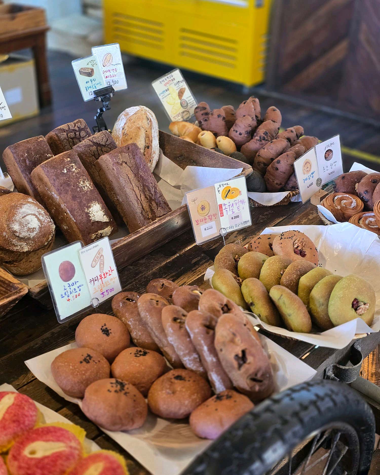 목월빵집 외부 야외 공간