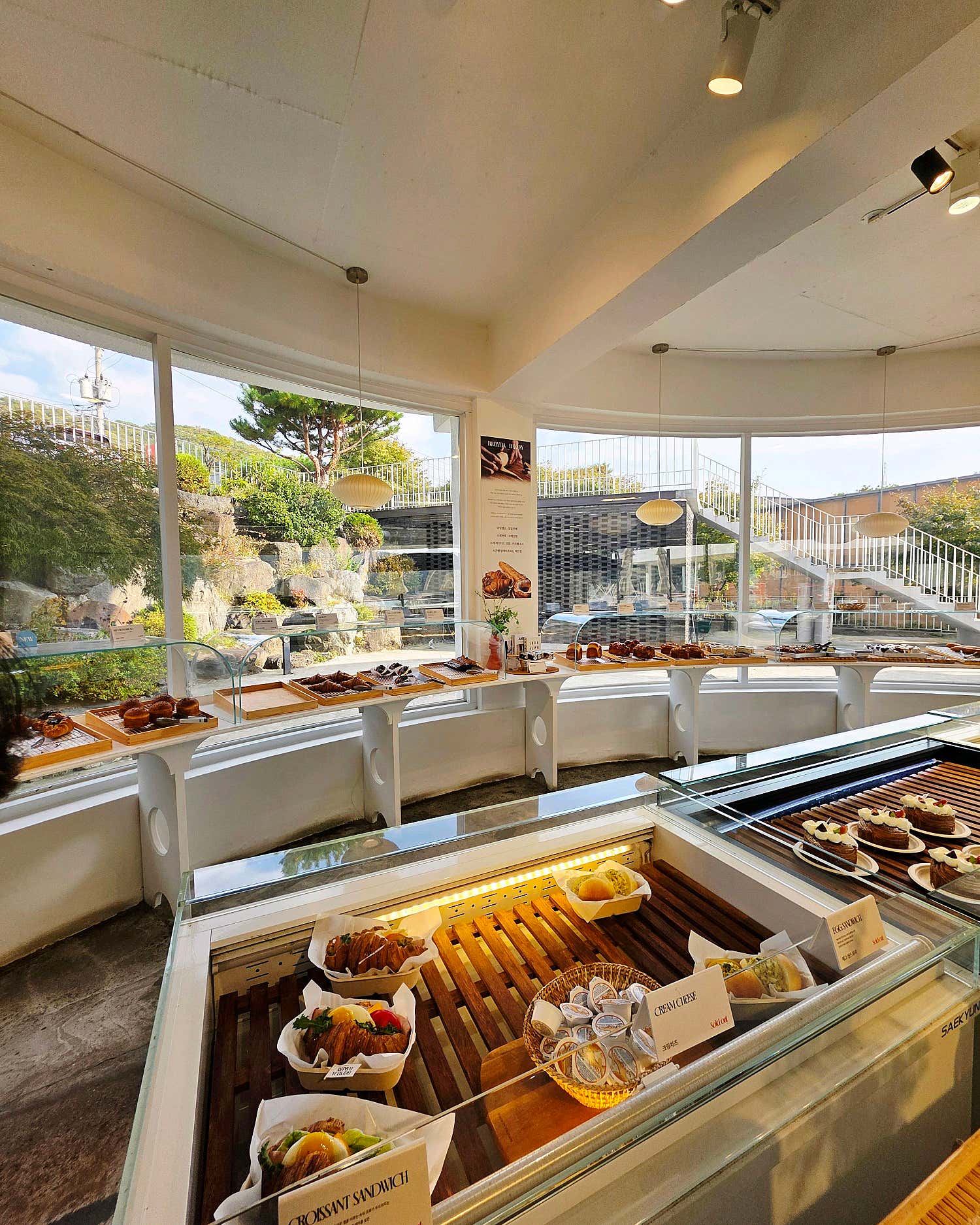 브루다 베이커리 카페 야외 테라스 좌석