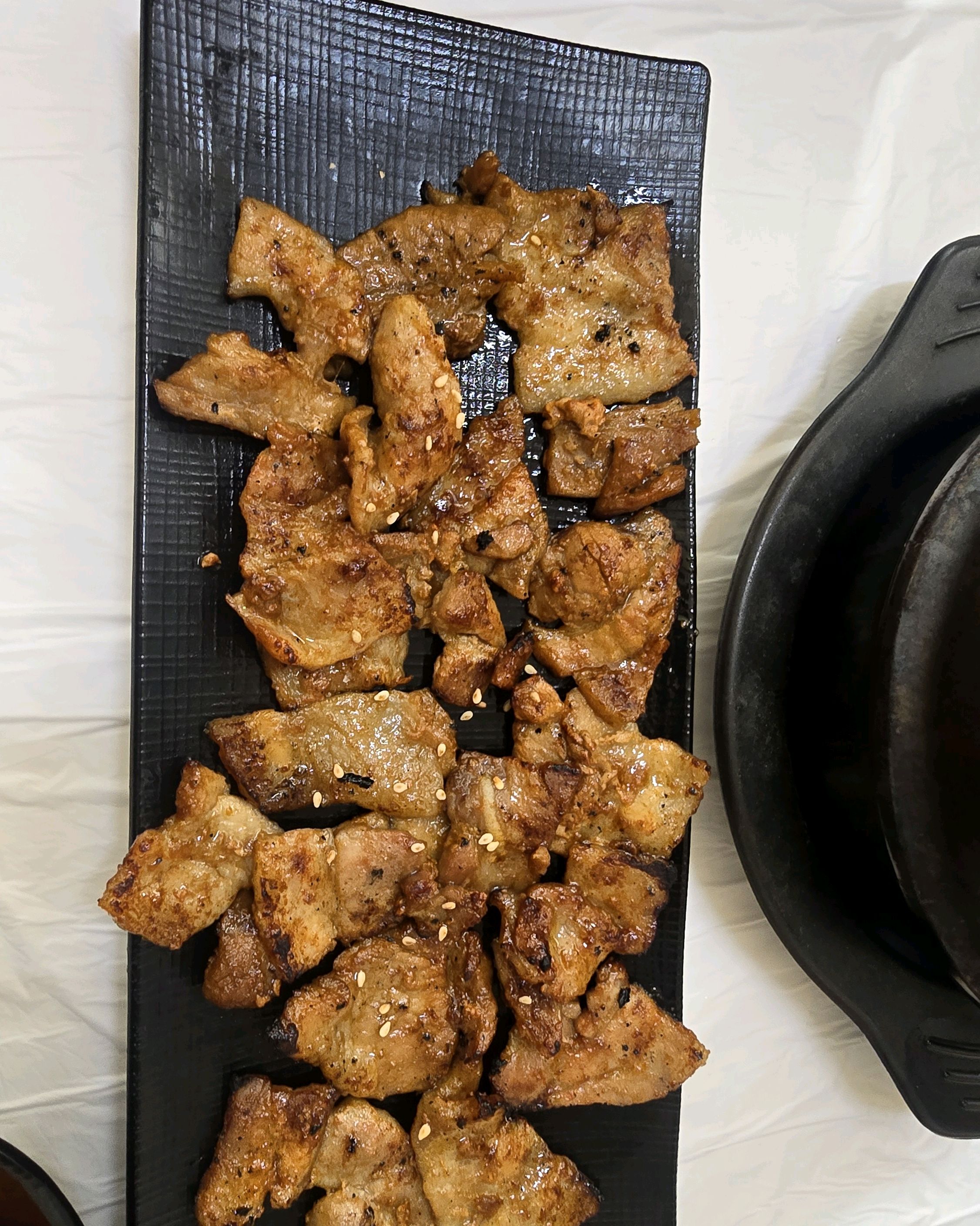 반찬 접시와 곤드레밥