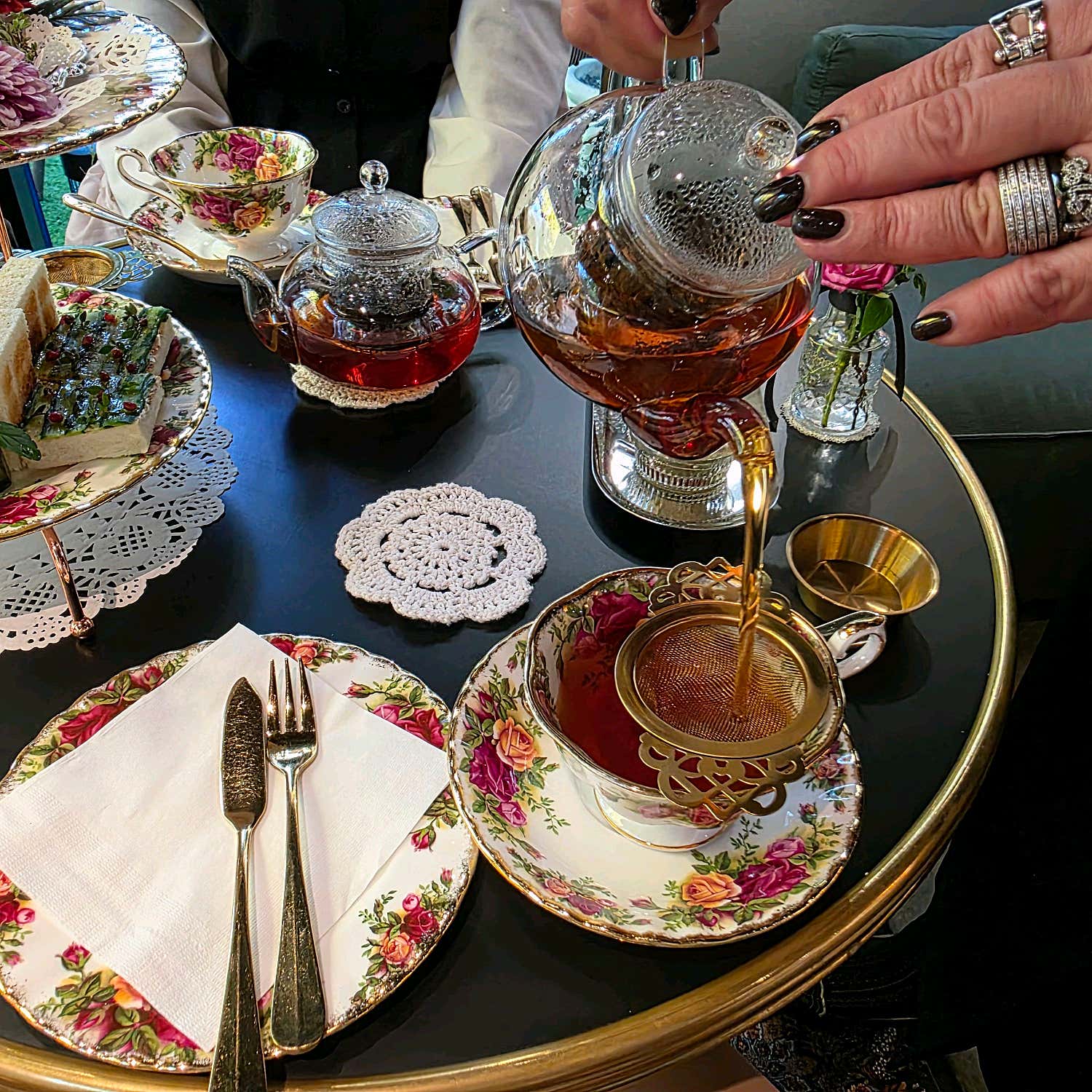 아늑하고 고급스러운 더 티 캐디의 실내 분위기