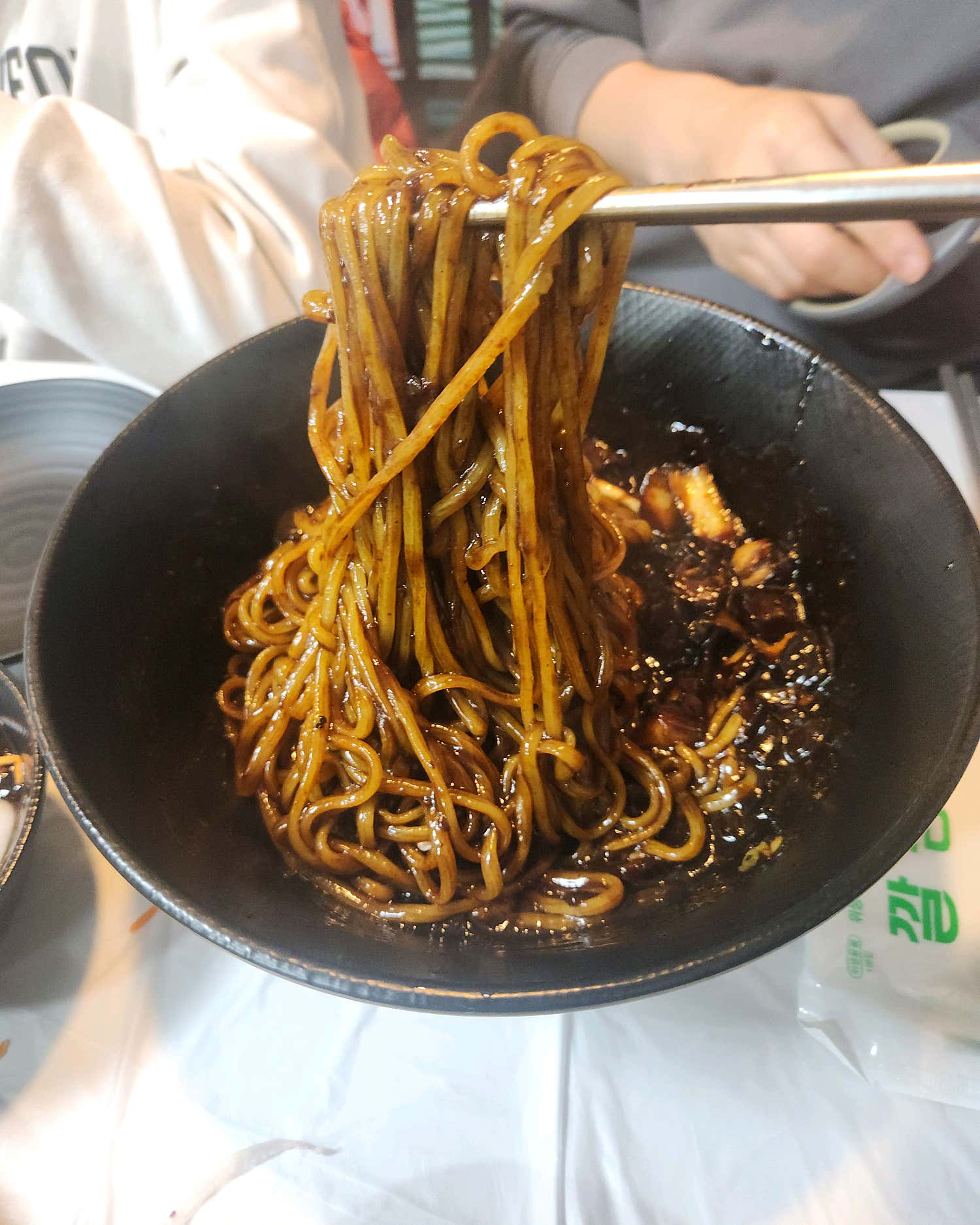 μλλ€μ μν νΈμν ν
μ΄λΈ 곡κ°κ³Ό λ΄λΆ λͺ¨μ΅