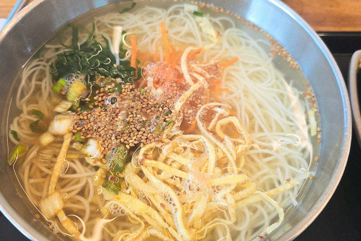 갓 나온 따끈한 김밥