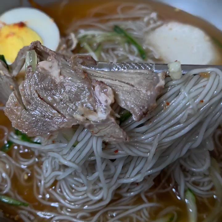내호냉면의 물밀면 면발과 고기