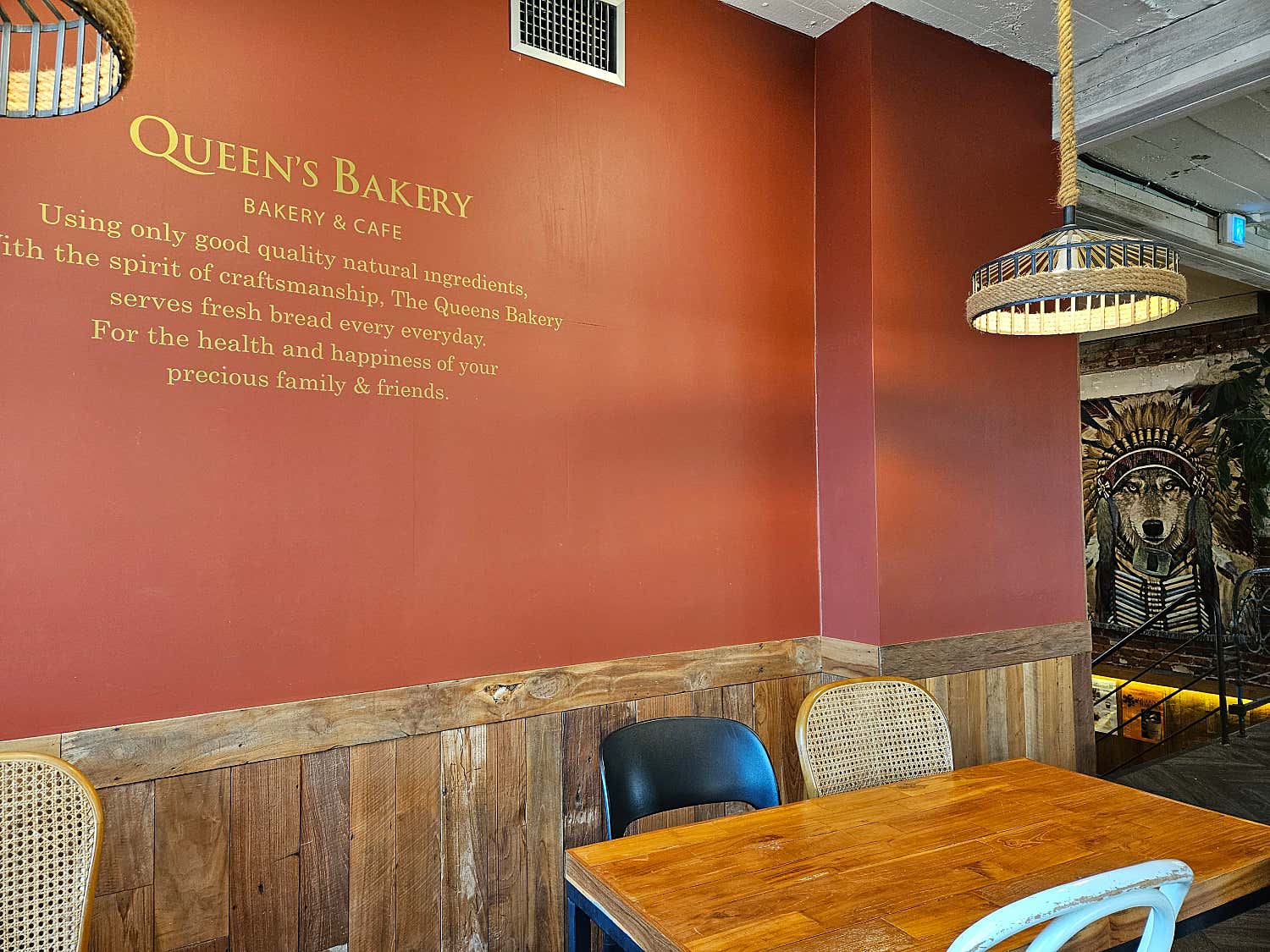 퀸즈베이커리 삼청점 편안한 좌석