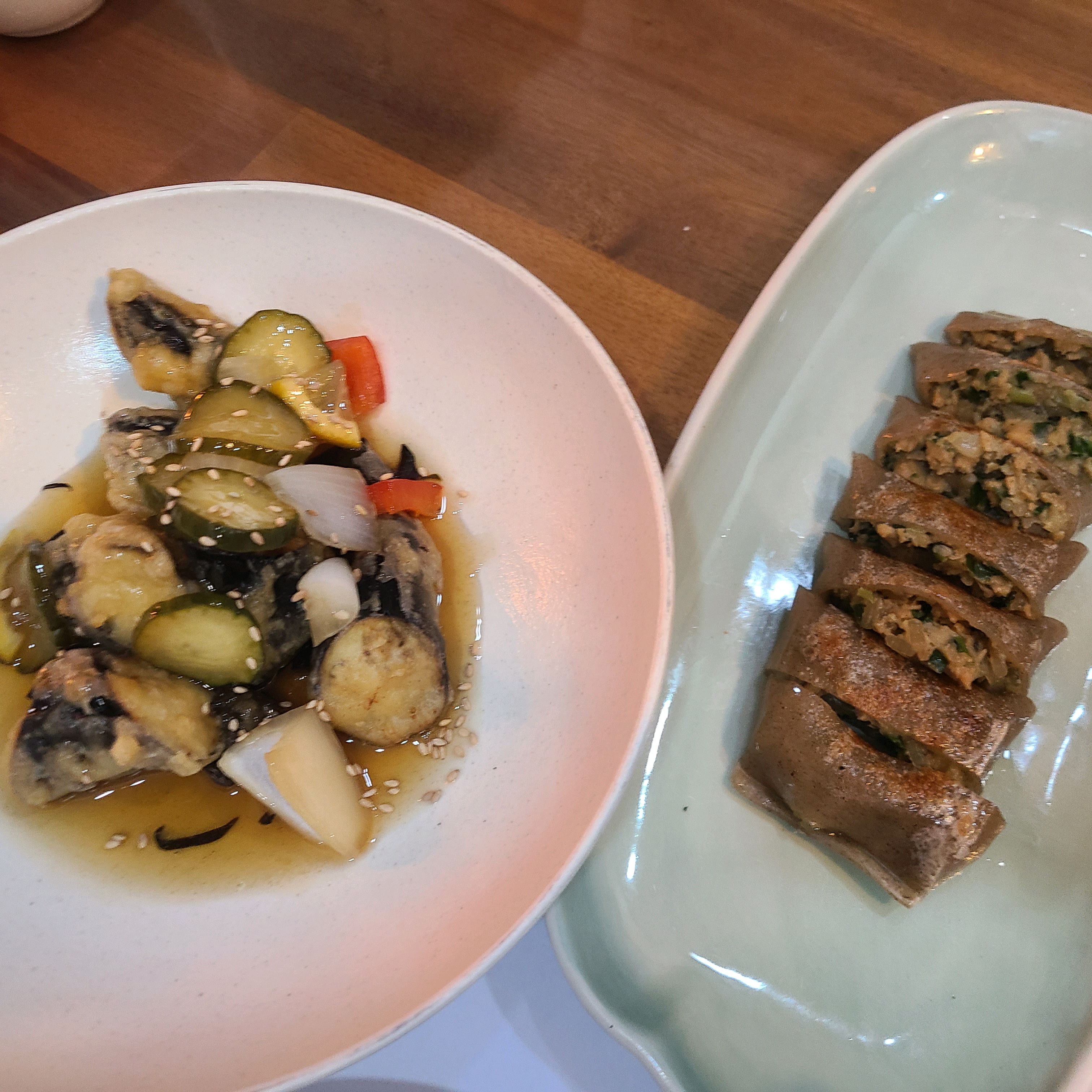 가지 튀김과 롤 종류