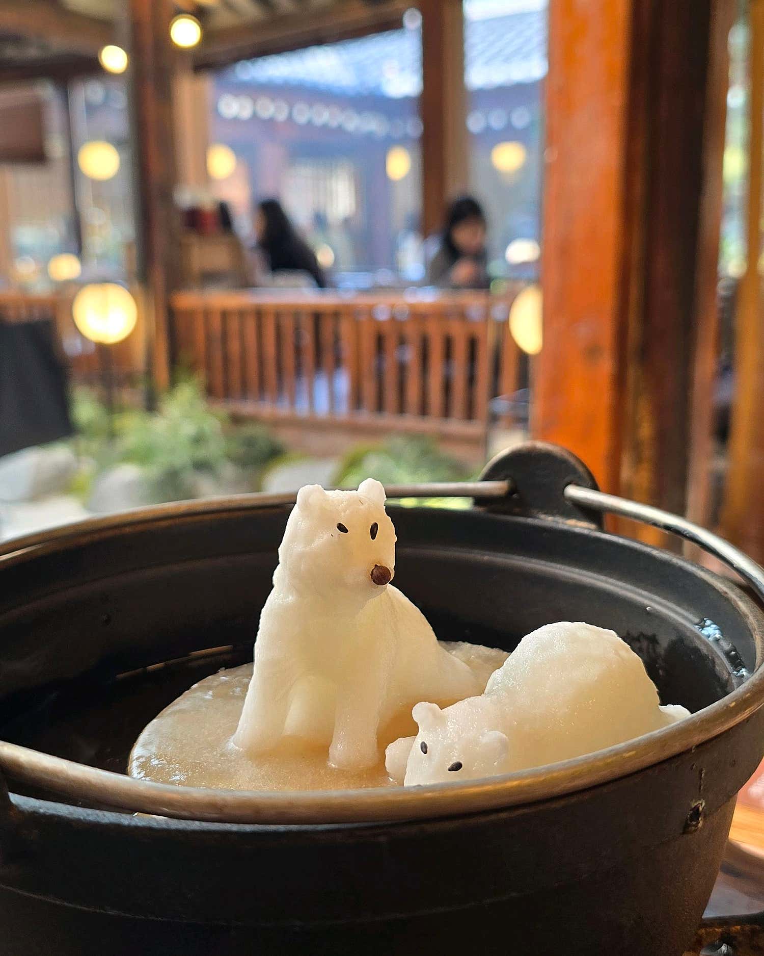 온천집 샤브샤브 또는 스키야키 상차림