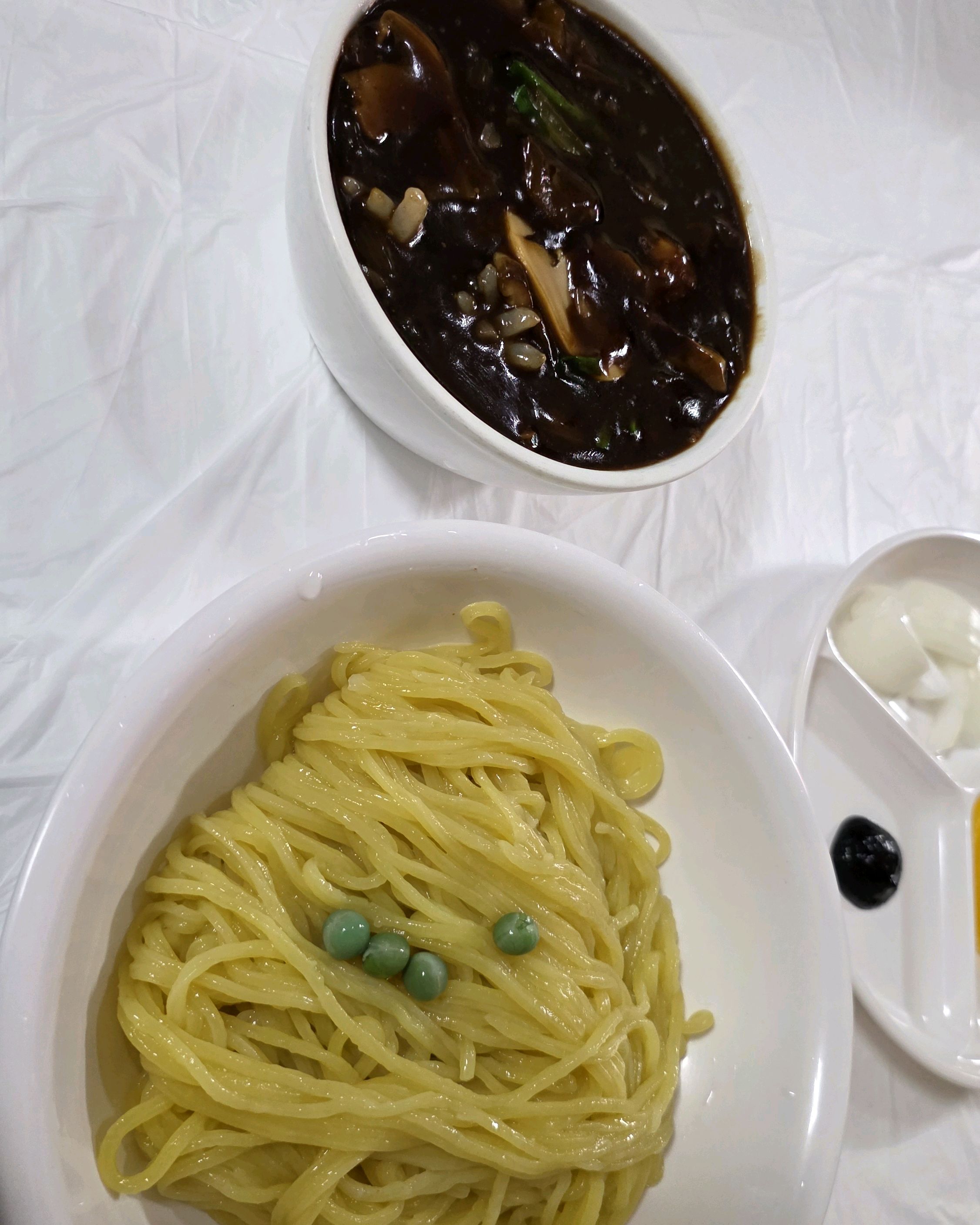 면발과 짜장 소스