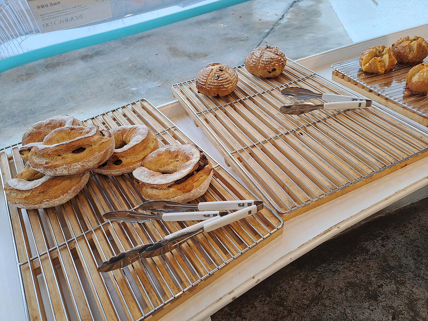 맛있어 보이는 컵케이크와 디저트