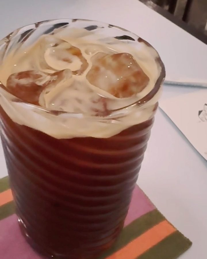 흐그이므자 카페 내부 모습