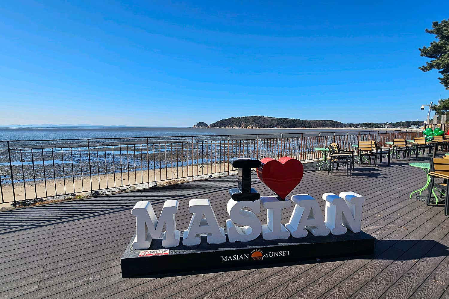 마시안제빵소 출입구와 외관 디자인