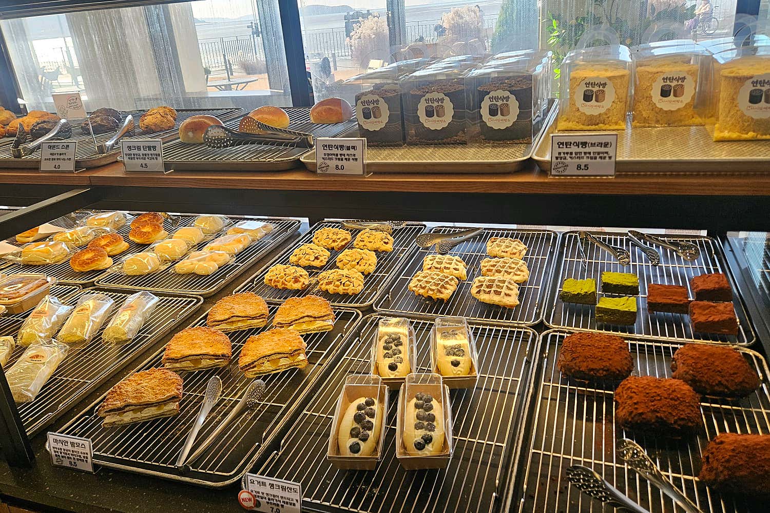 마시안 해변과 카페 외부 풍경