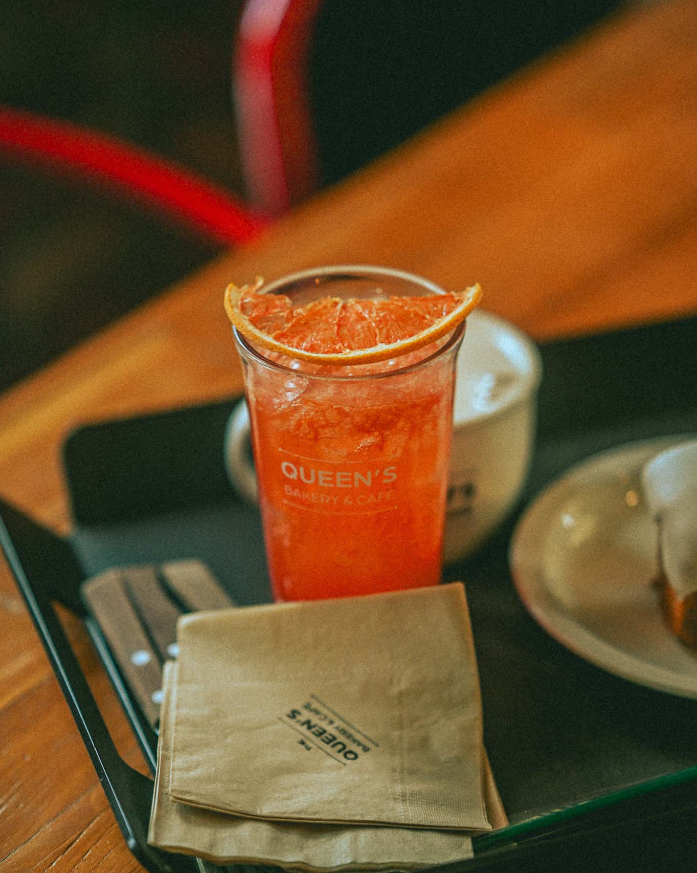 퀸즈베이커리 삼청점 메뉴와 테이블