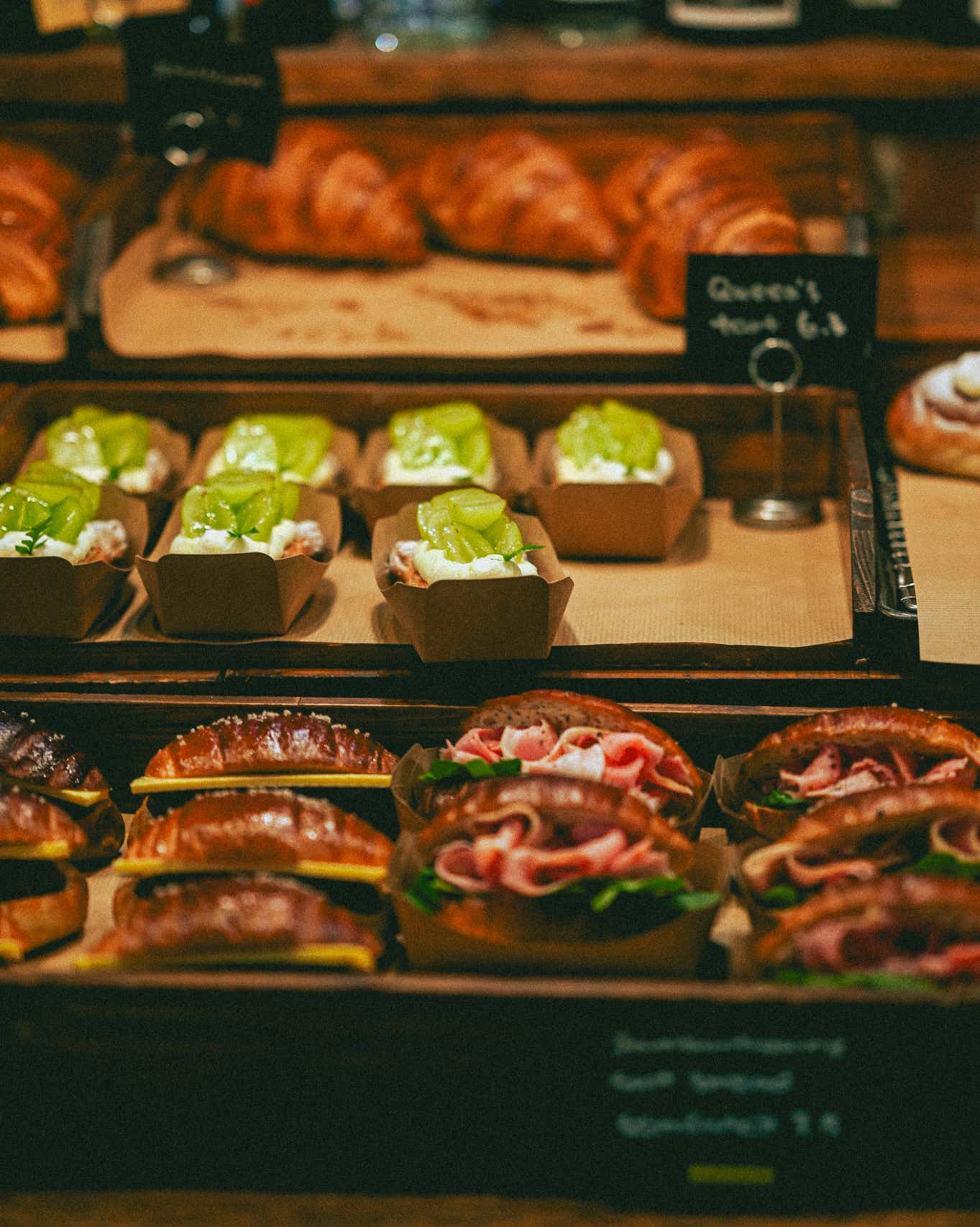 퀸즈베이커리 삼청점 입구