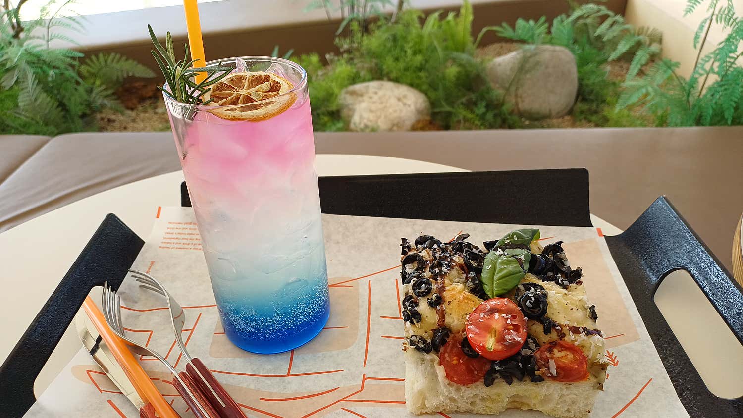 브루다 베이커리 카페 내부 전경