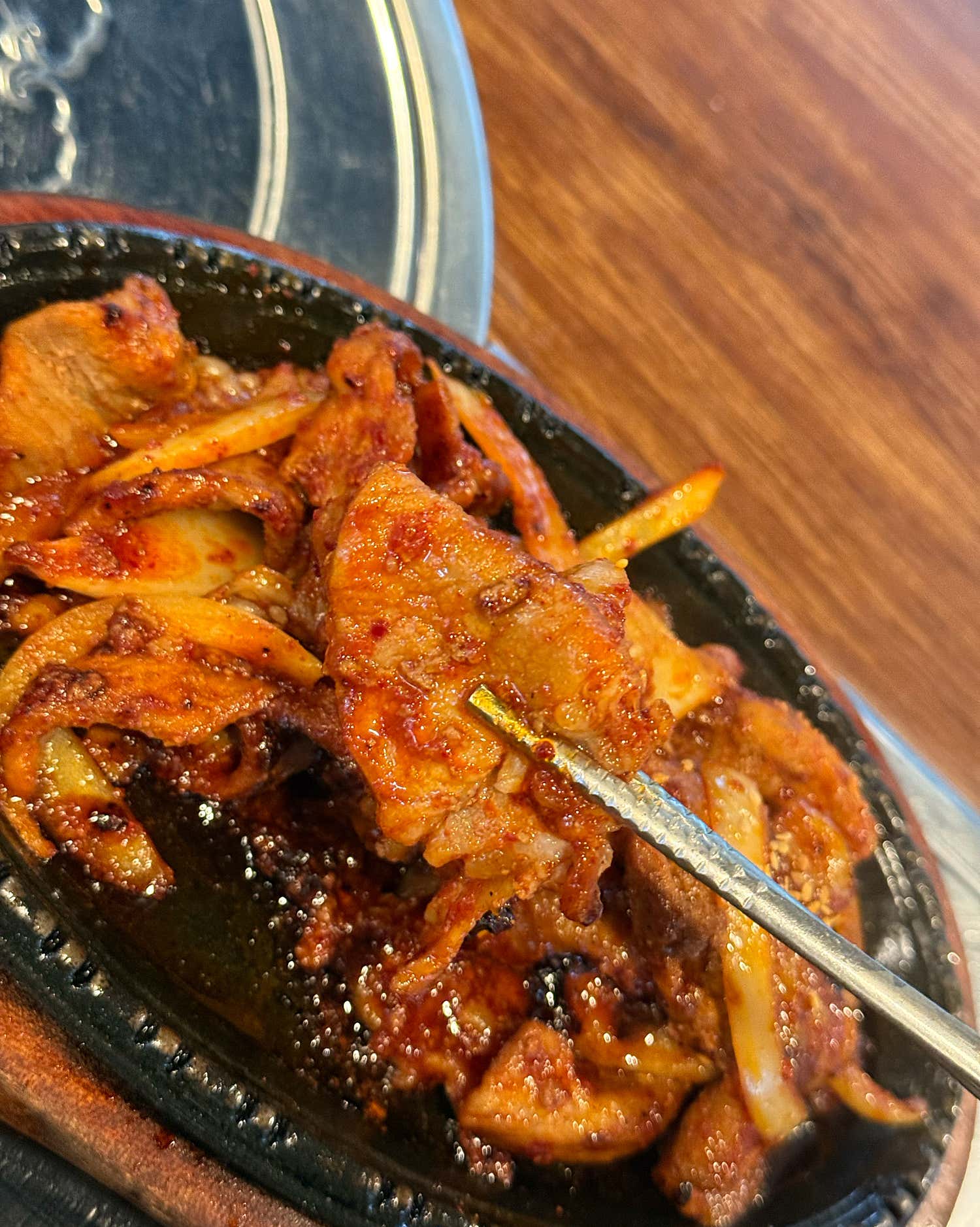 신빛고을 기사식당의 푸짐한 제육볶음 근접 사진