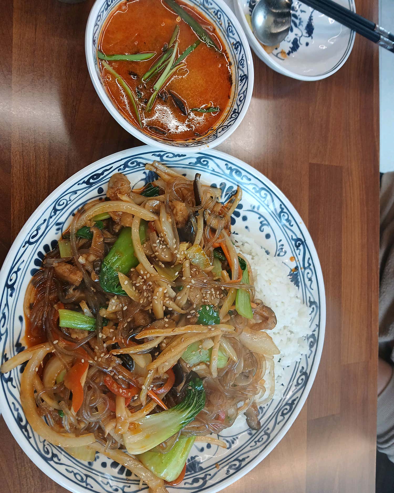 오구반점 테이블 풍경