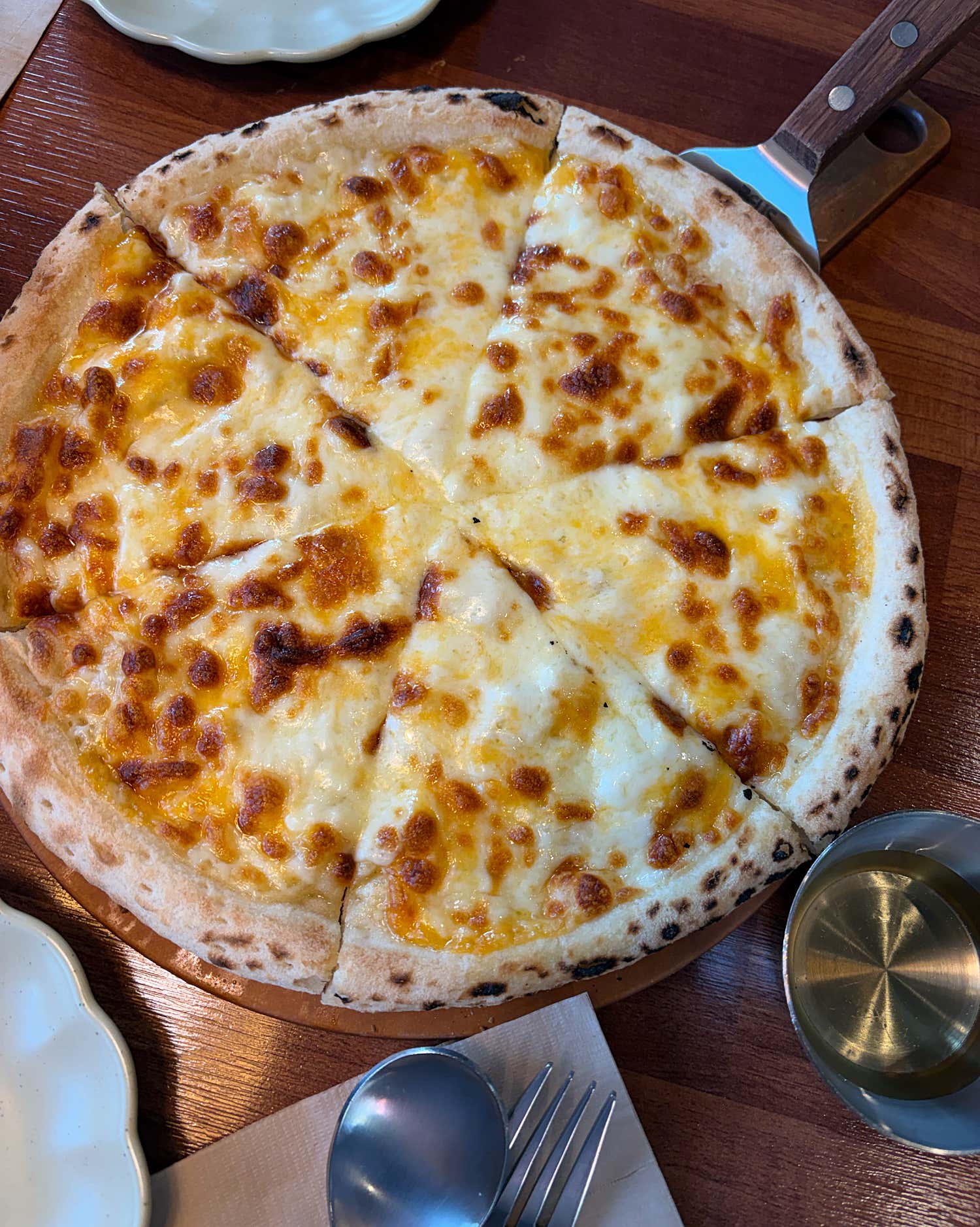 크림 파스타의 면발과 소스 클로즈업