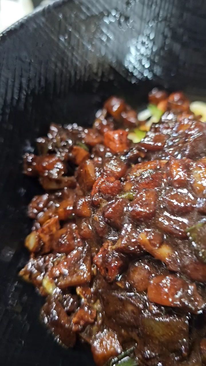 우강반점 간짜장 면발 비비는 클로즈업