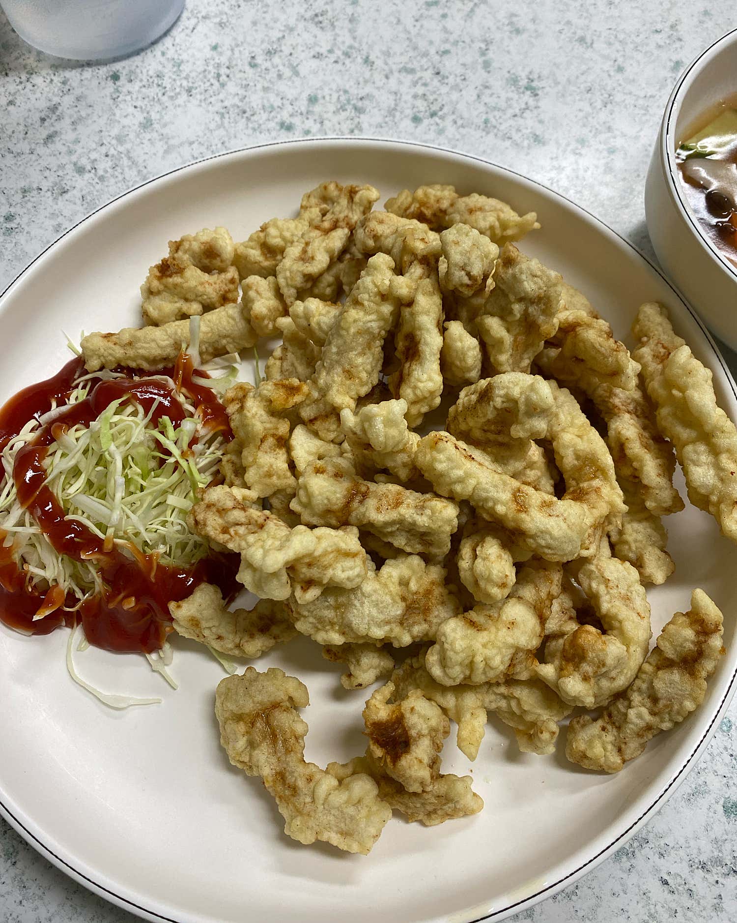 해동반점 내부 카운터 및 주방