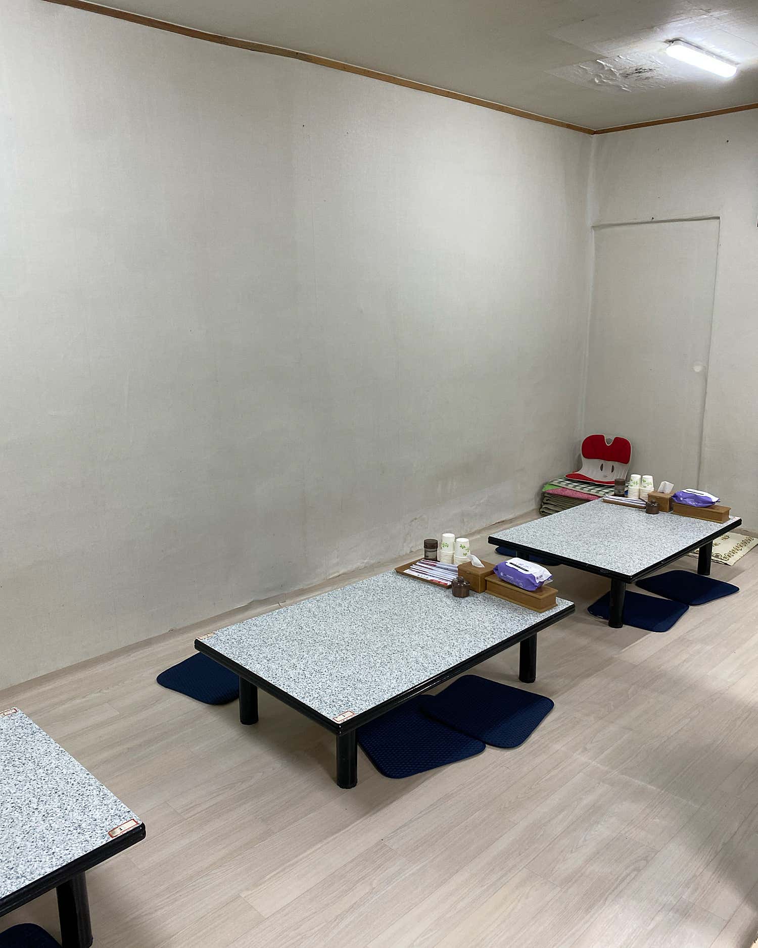 해동반점 내부 좌식 좌석