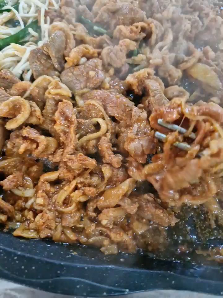 오리불고기 접시 모습