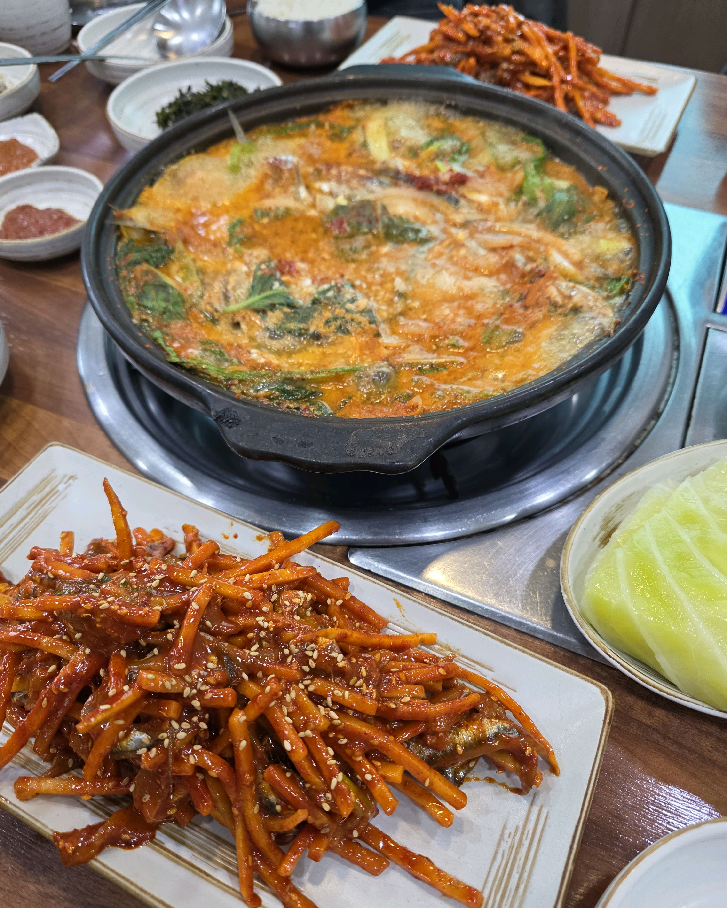 멸치회무침과 쌈 채소