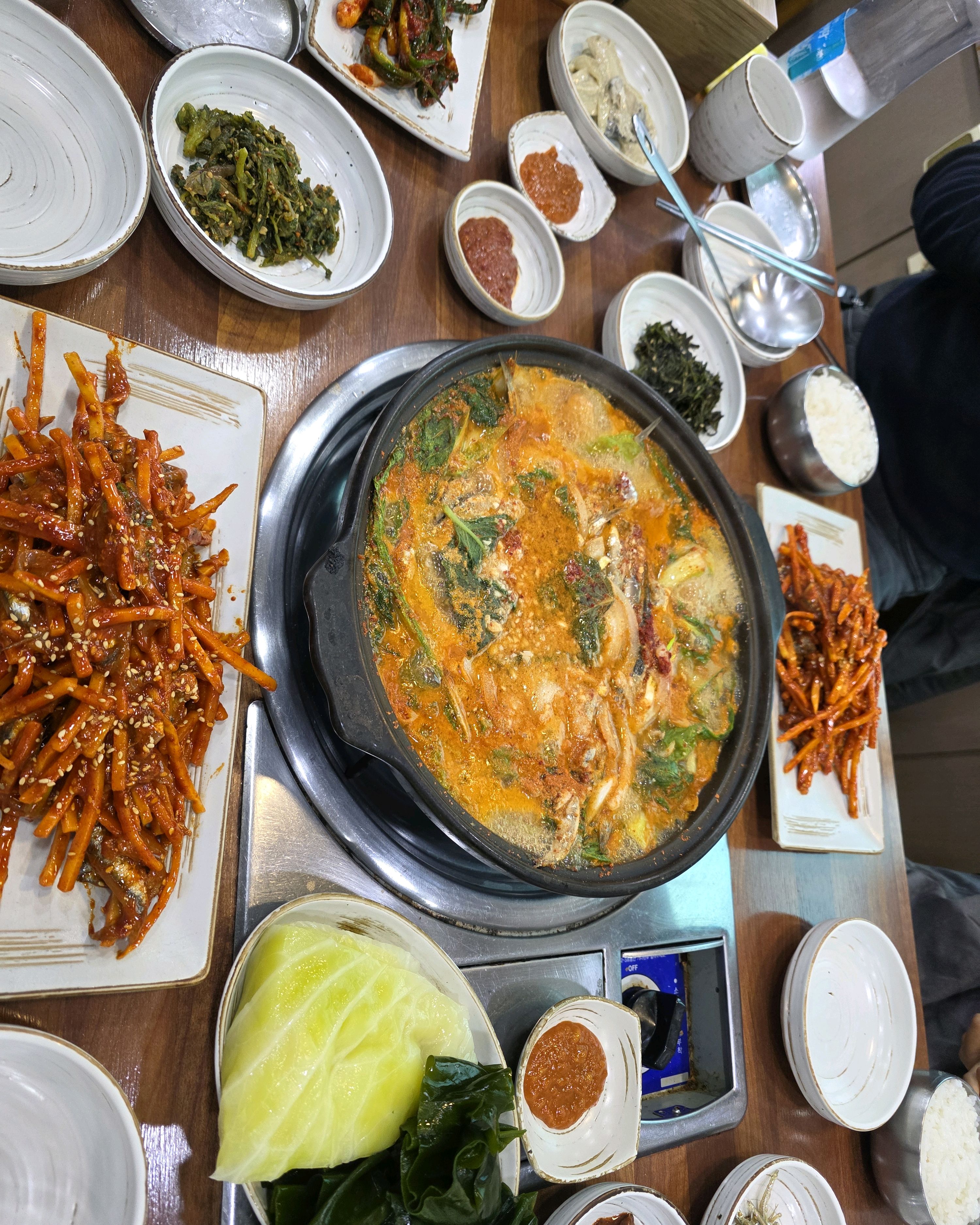 다양한 밑반찬들