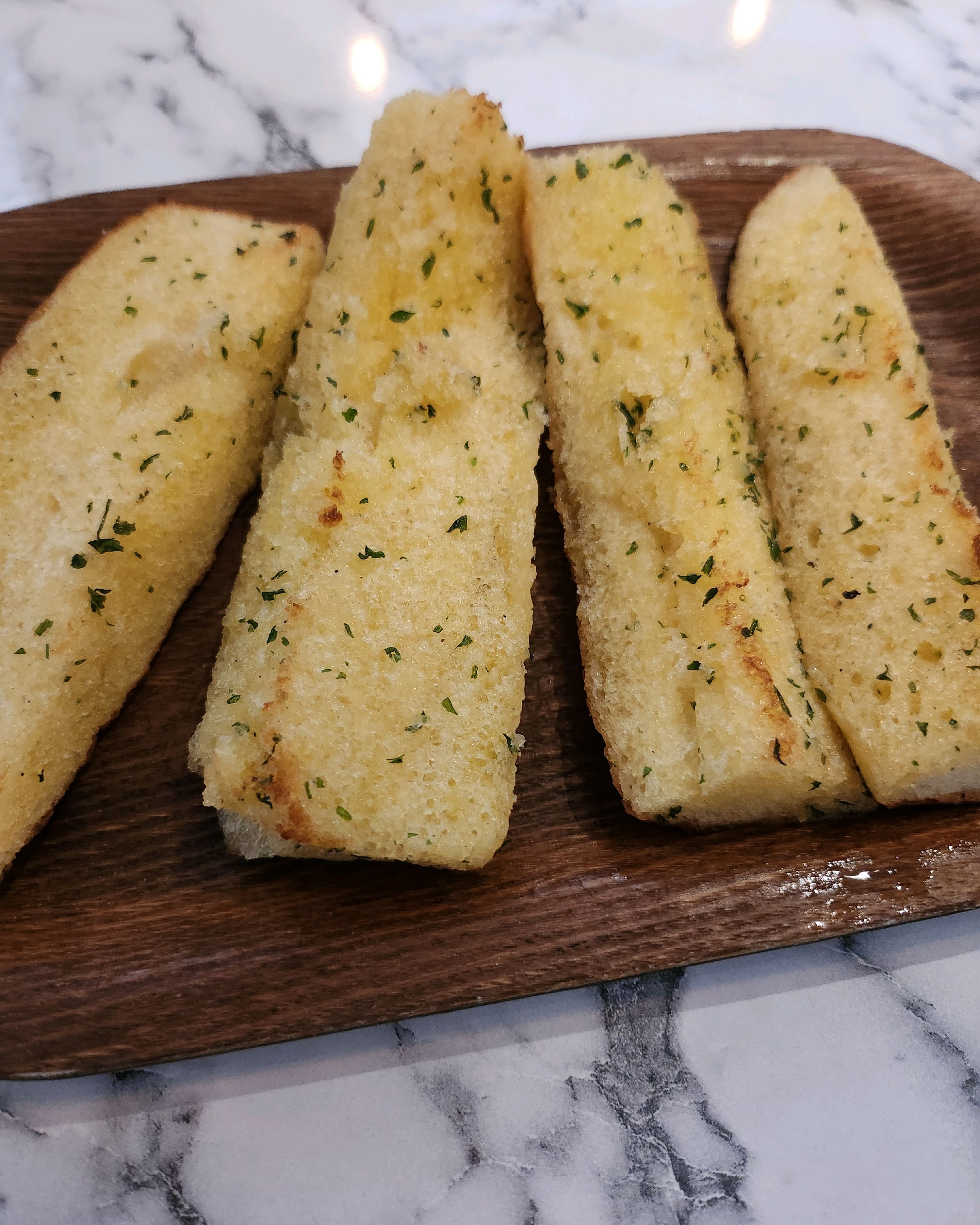 먹음직스러운 갈릭 스틱