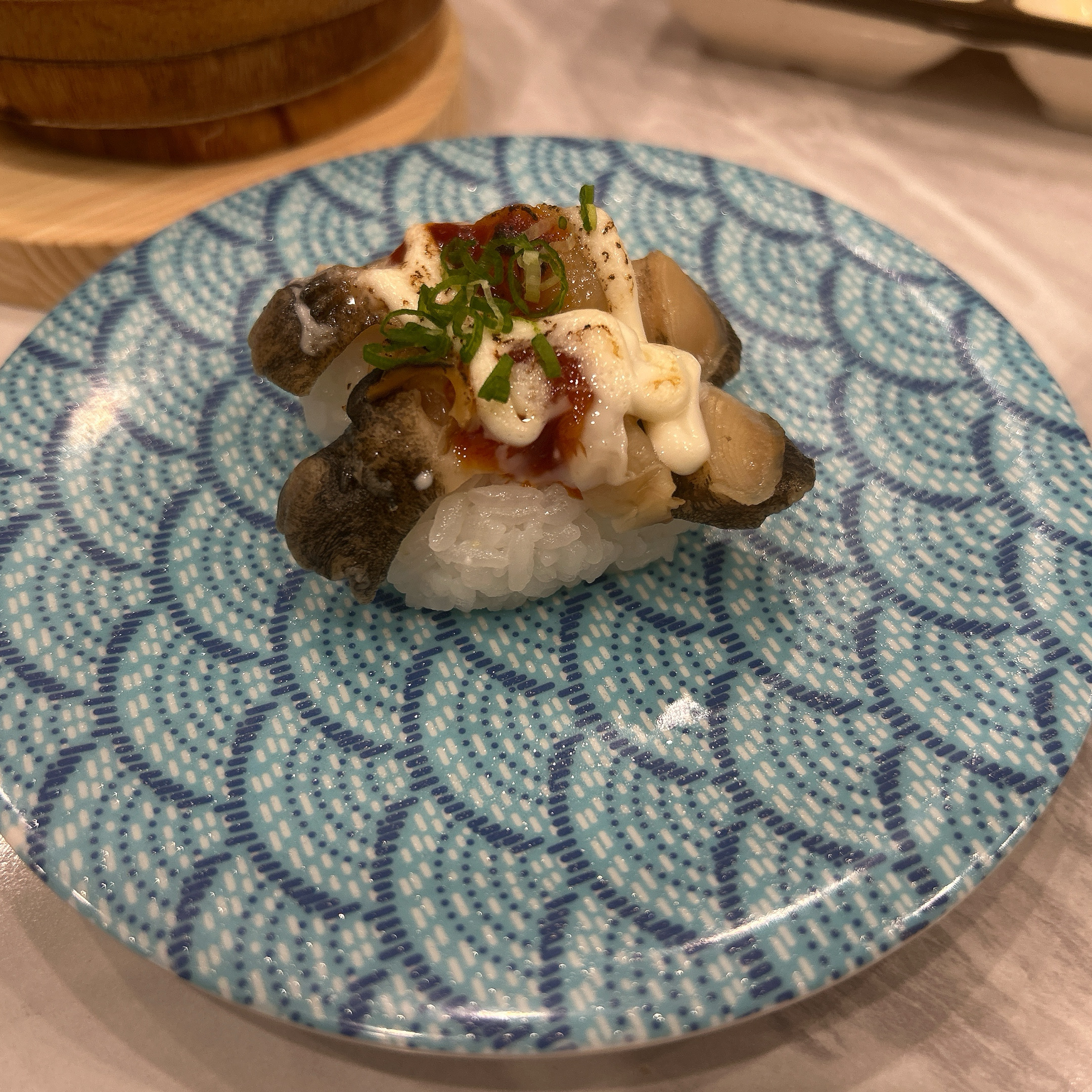 다양한 종류의 회전초밥들