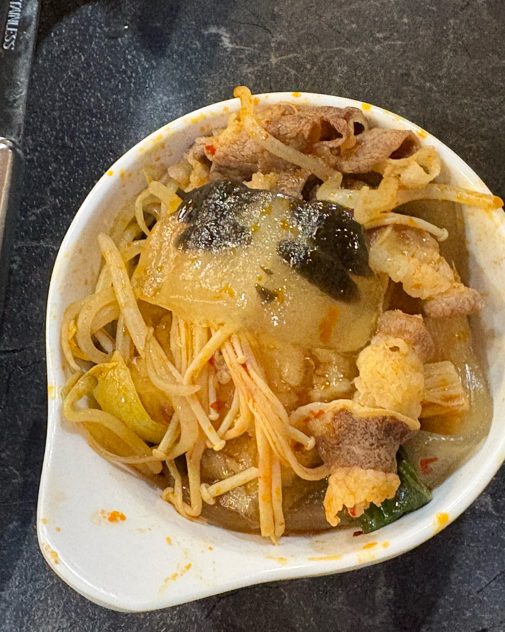 훠궈 속 다양한 재료