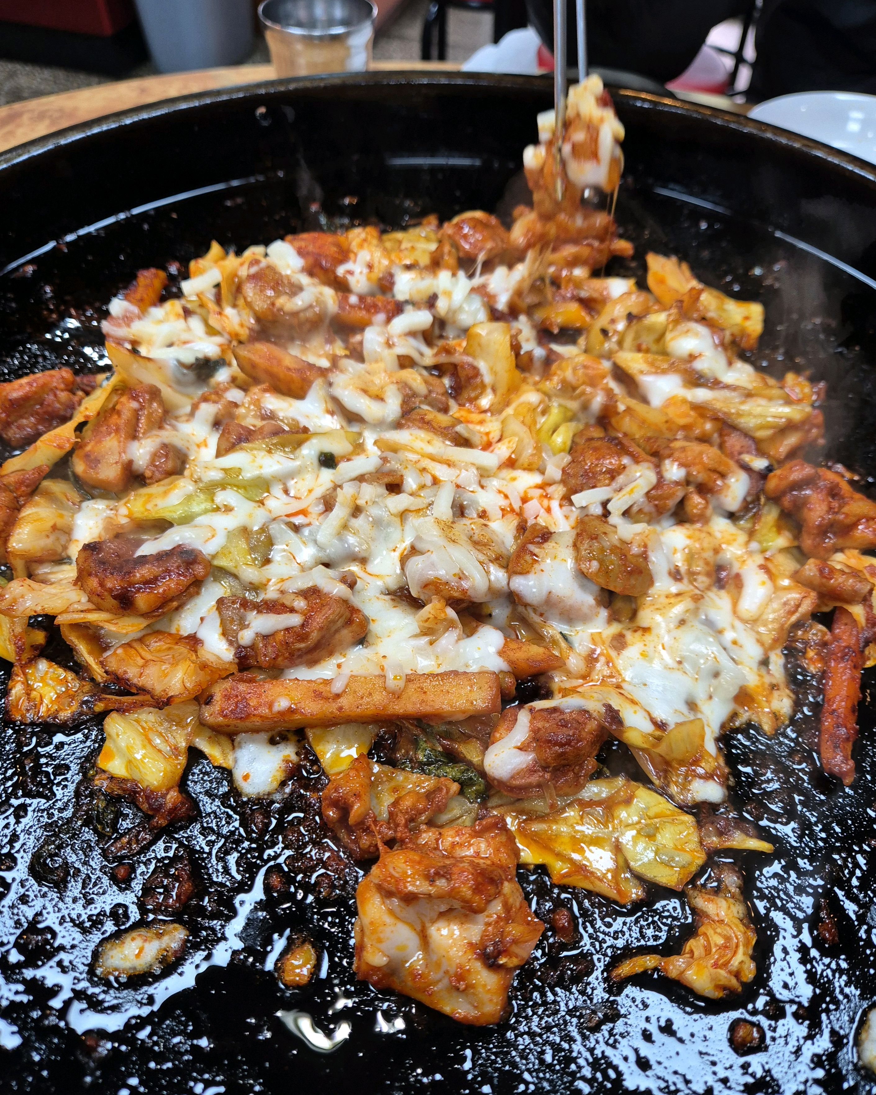 치즈와 닭갈비의 조화