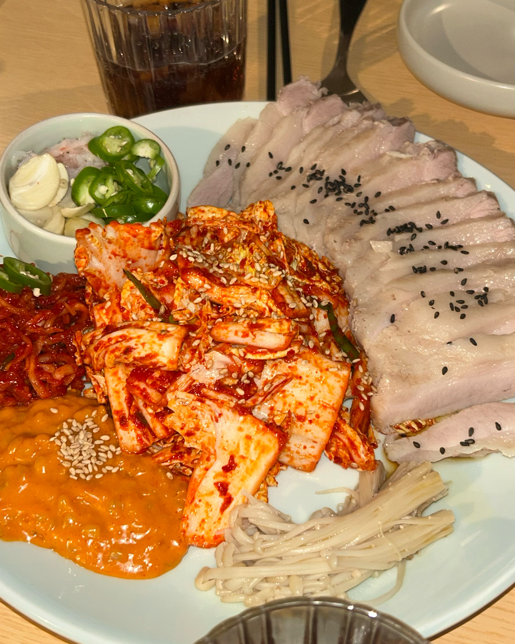 수육 한상 구성