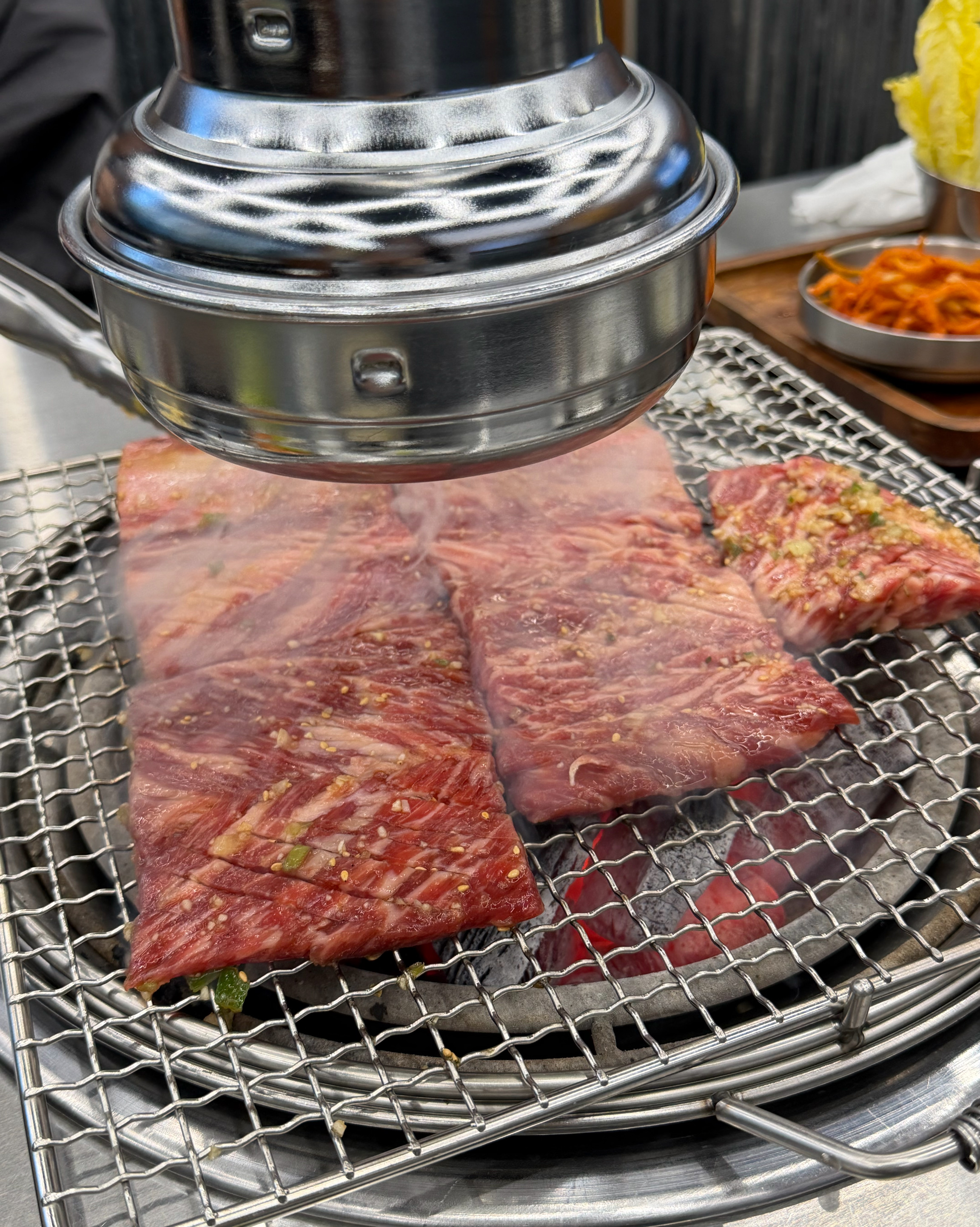 고기가 익어가는 풍경