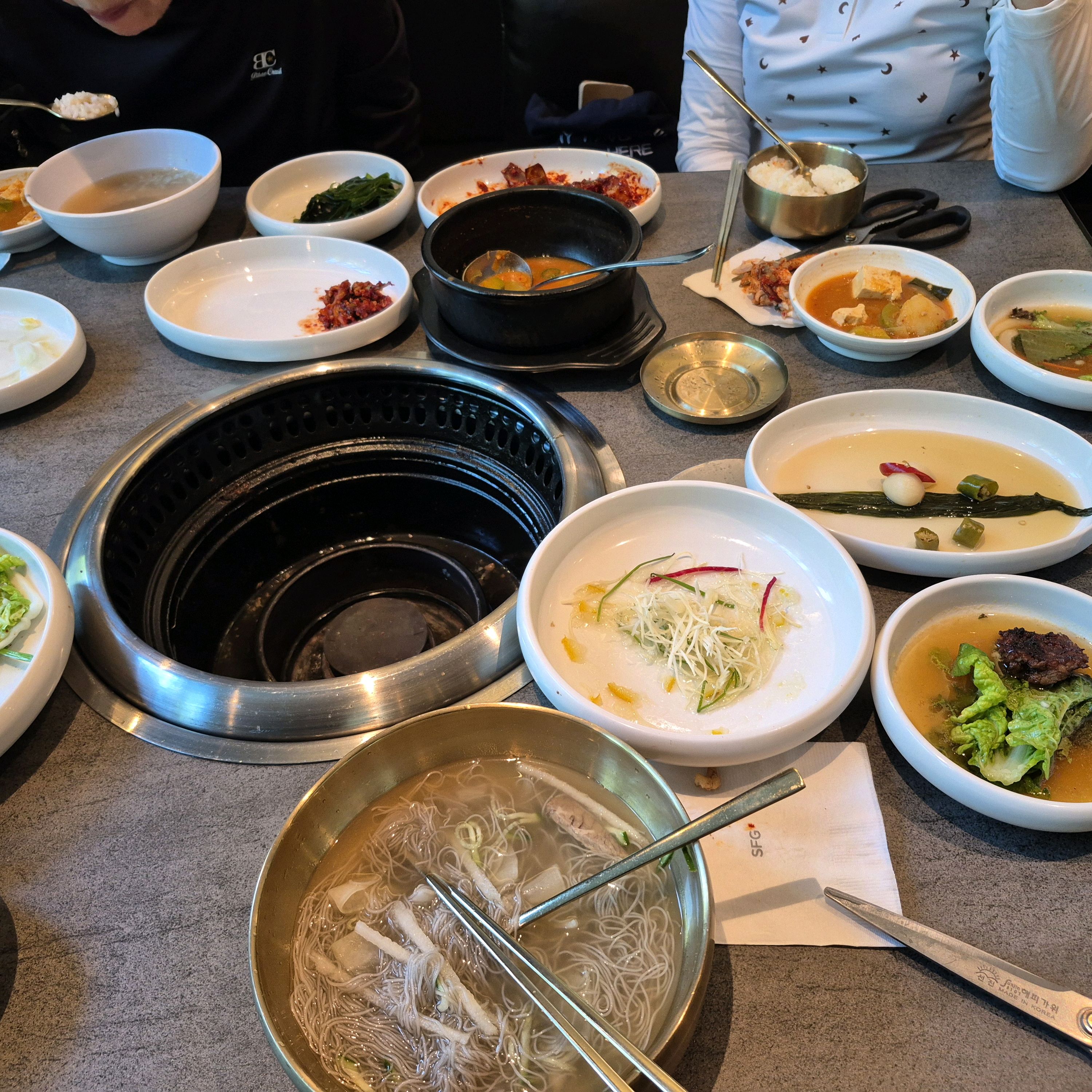 다양한 찌개와 냉면
