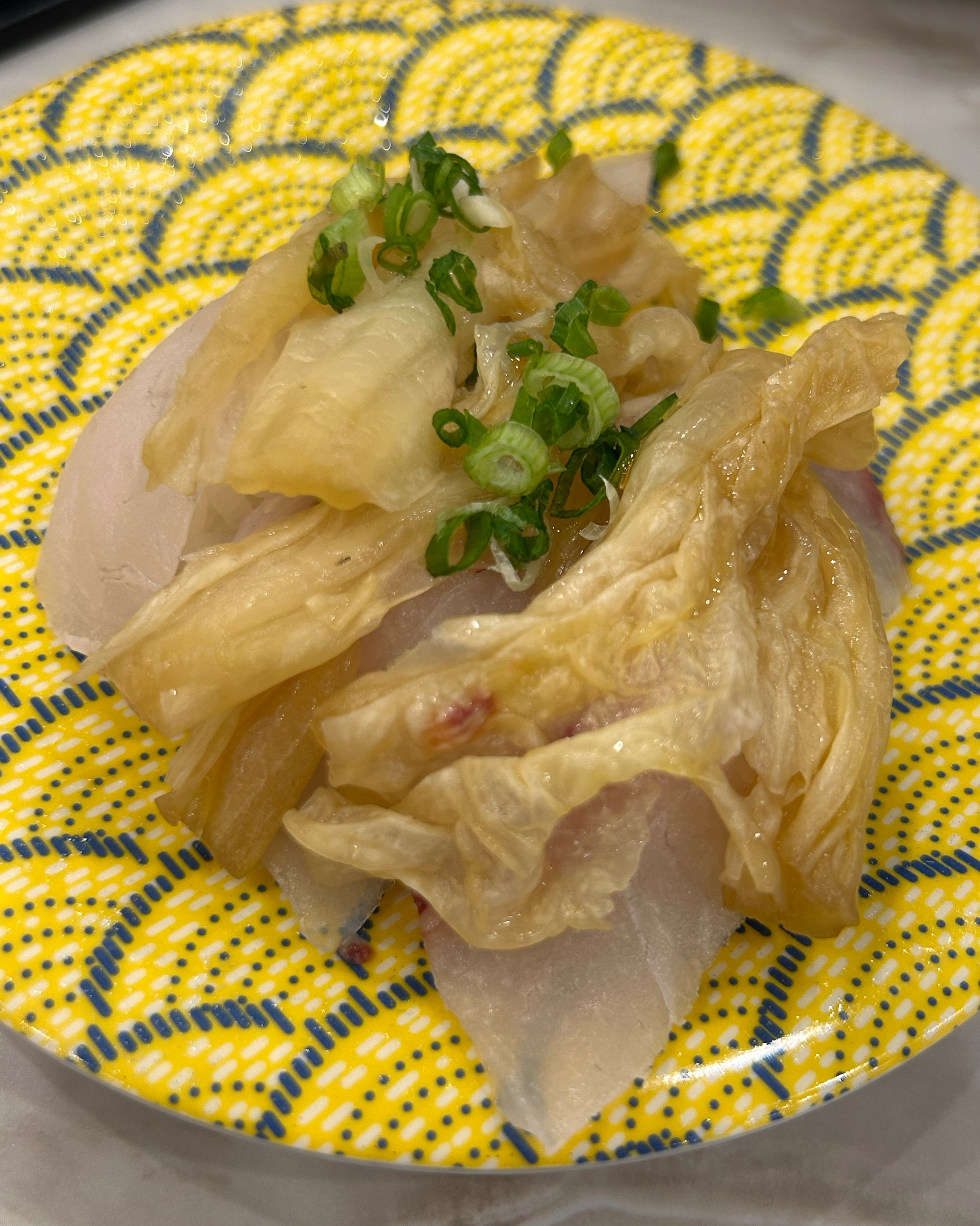 신선한 재료로 만든 다양한 초밥