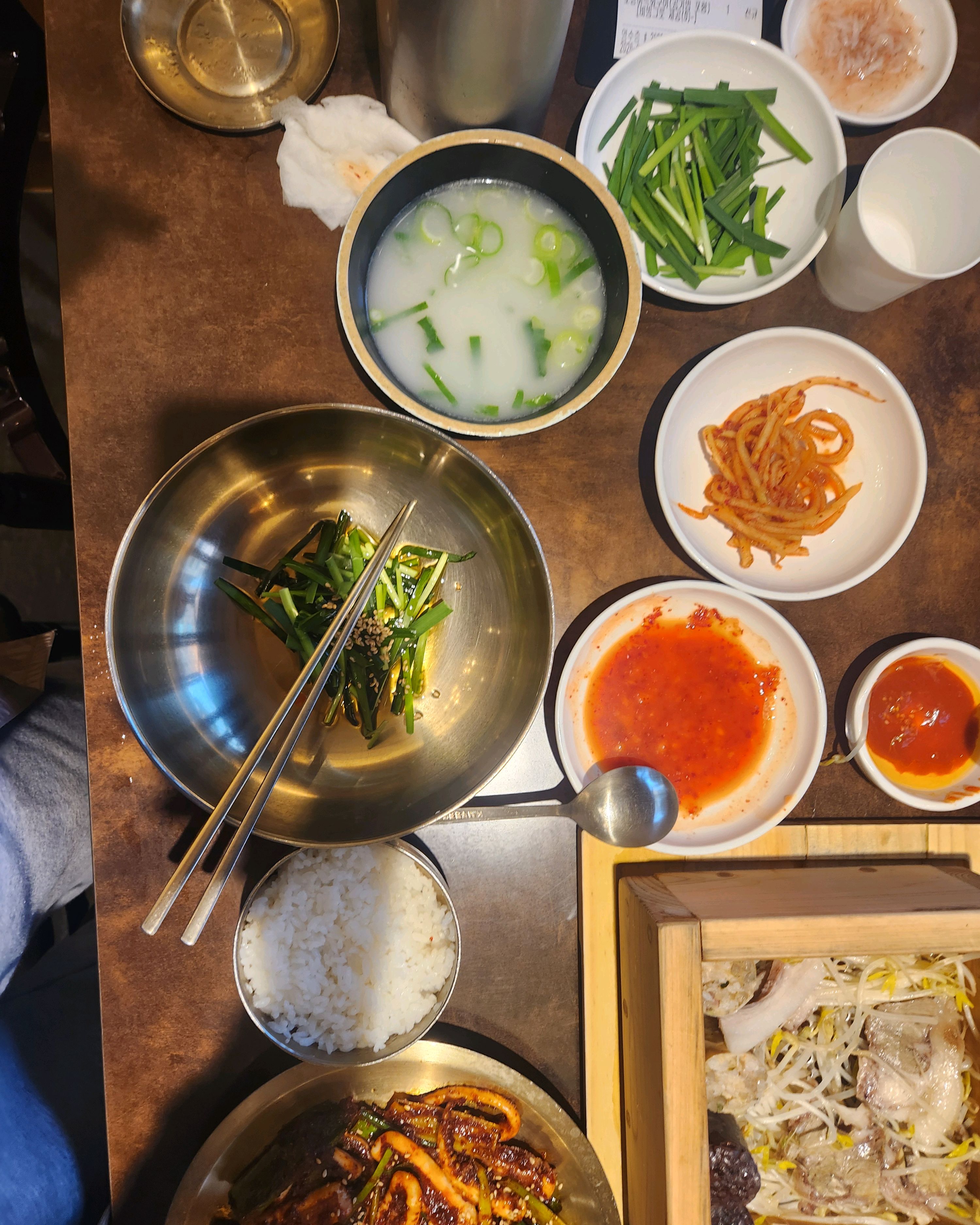 식사를 마무리하는 모습