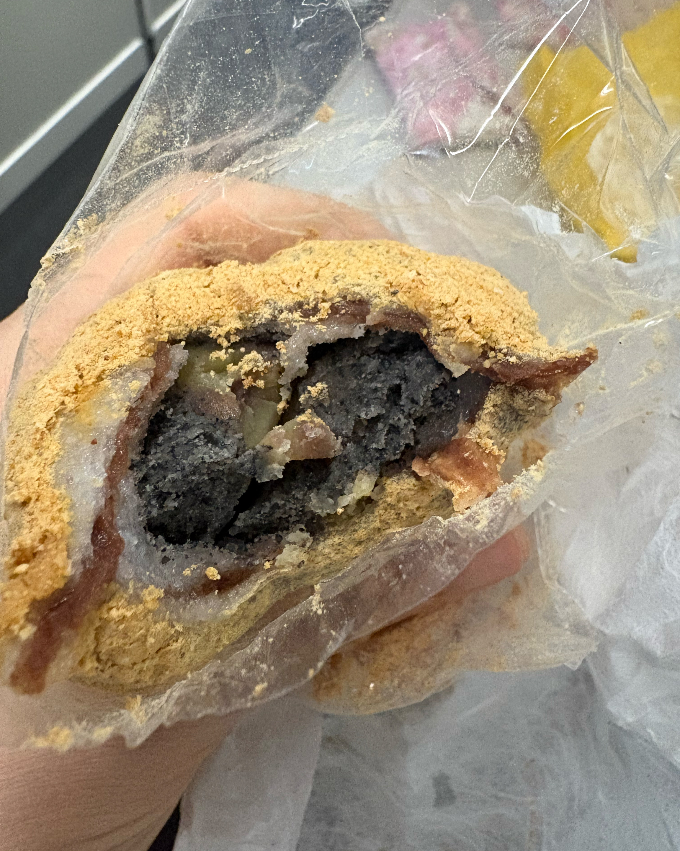 딸기가 듬뿍 들어간 찹쌀떡