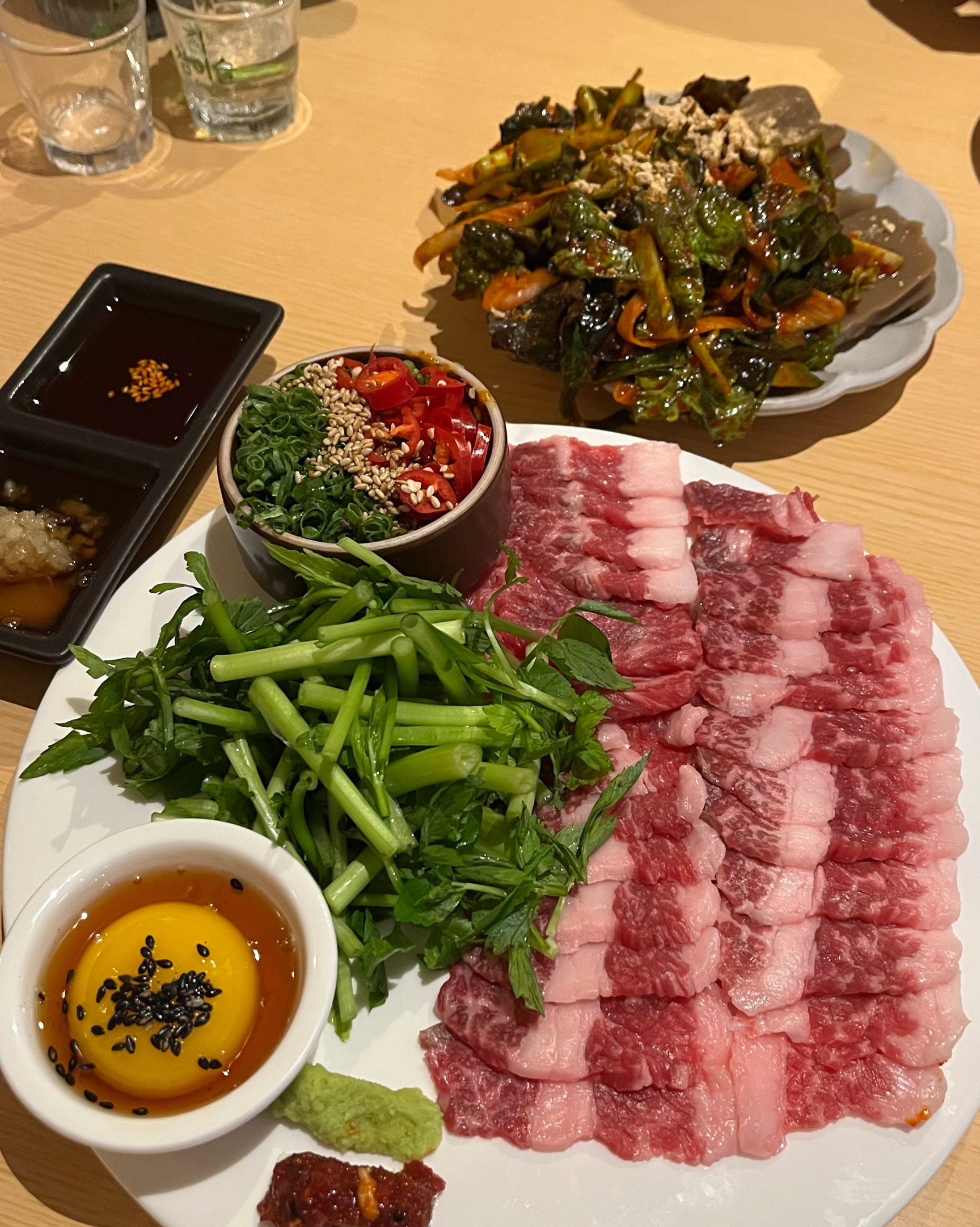 음식 모음 (육회, 반찬 등)