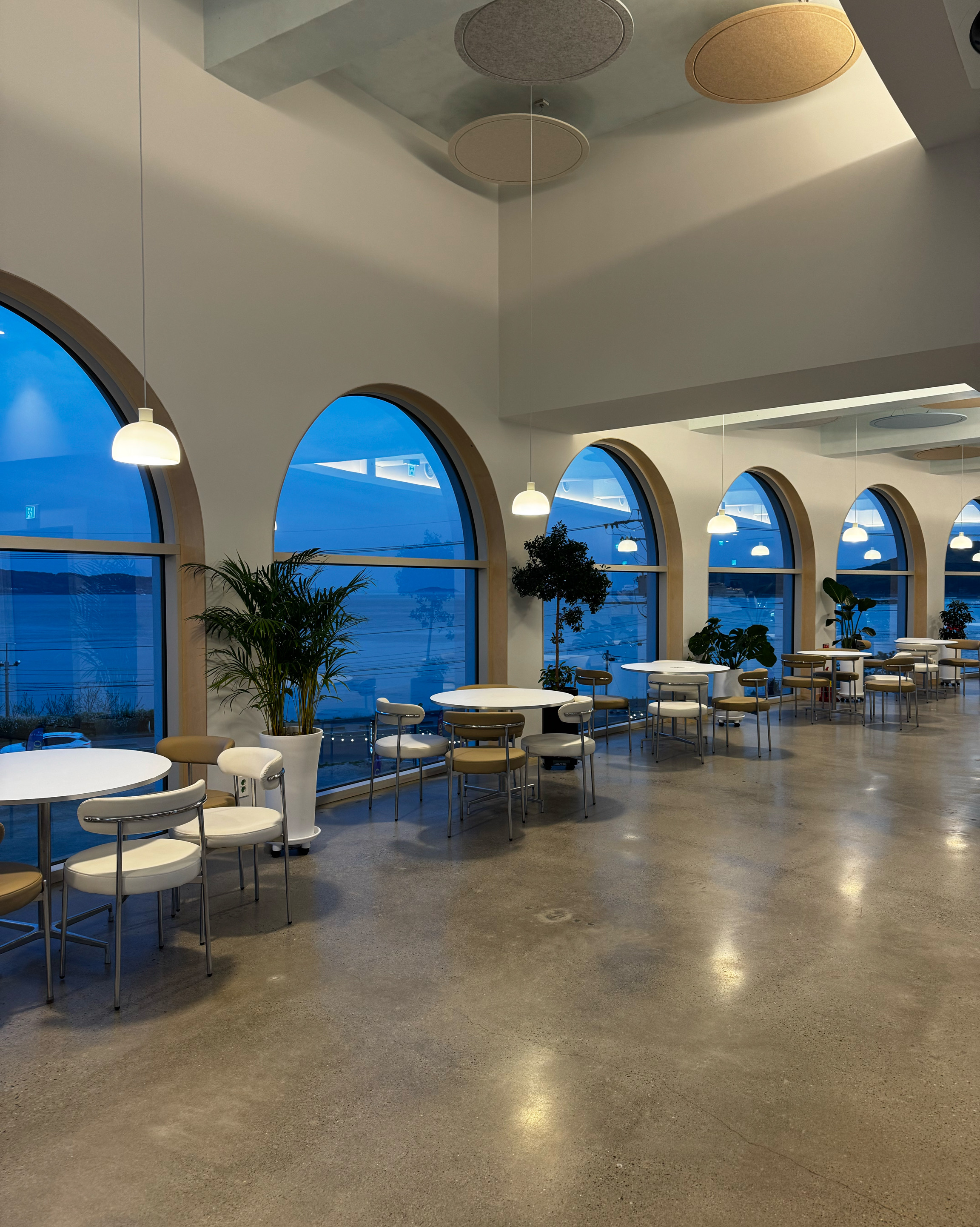 카페 내부 전경