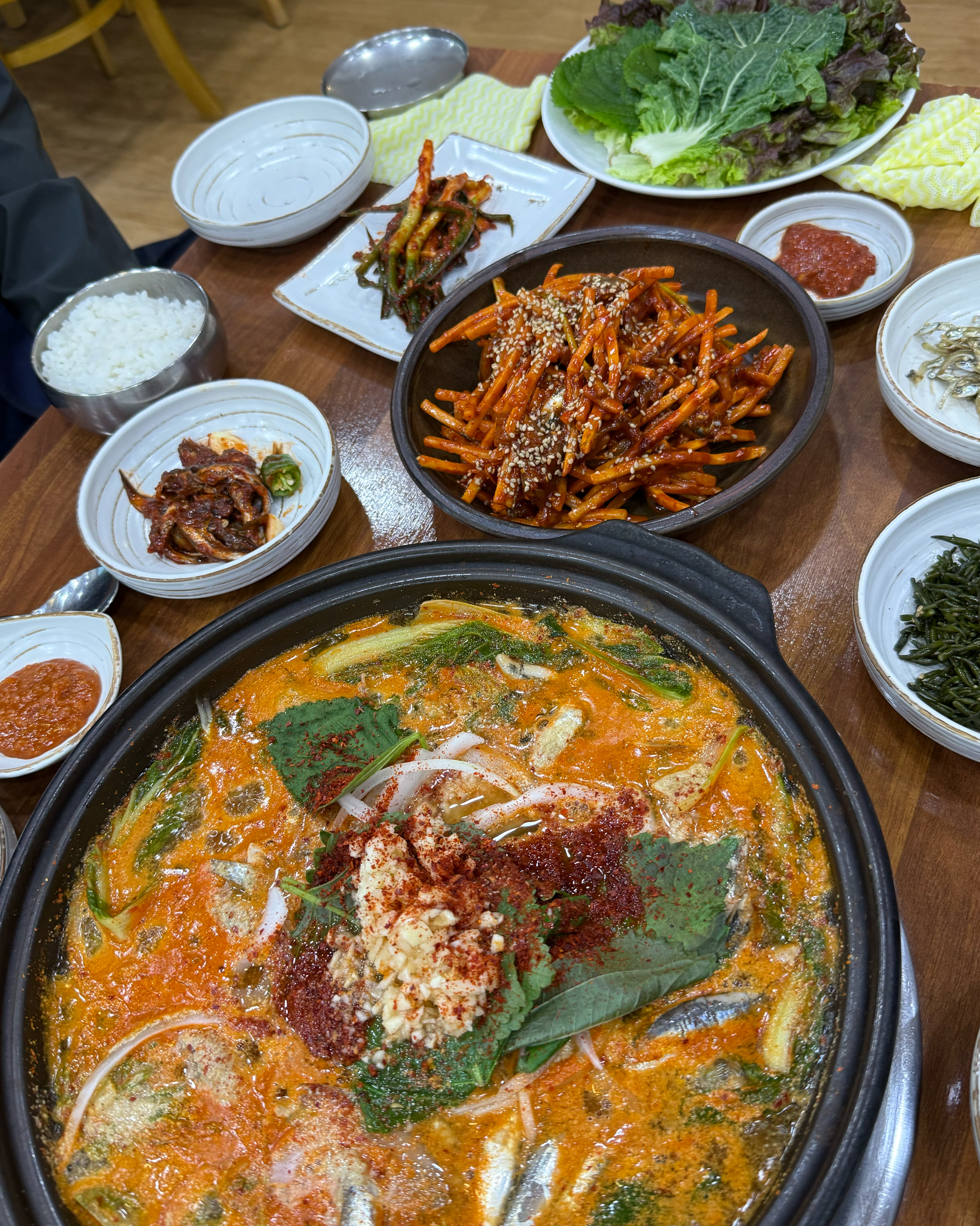 푸짐하게 차려진 밥상