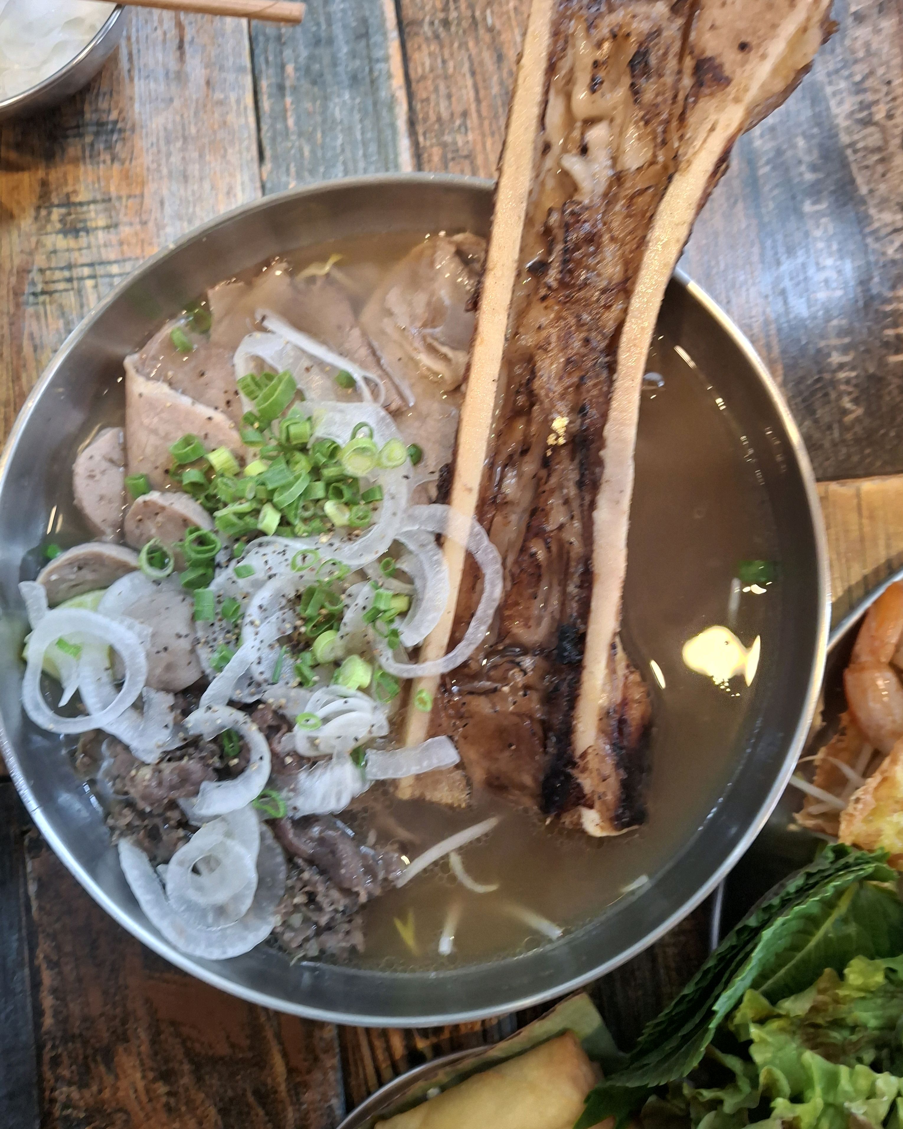 쌀국수와 곁들임 메뉴