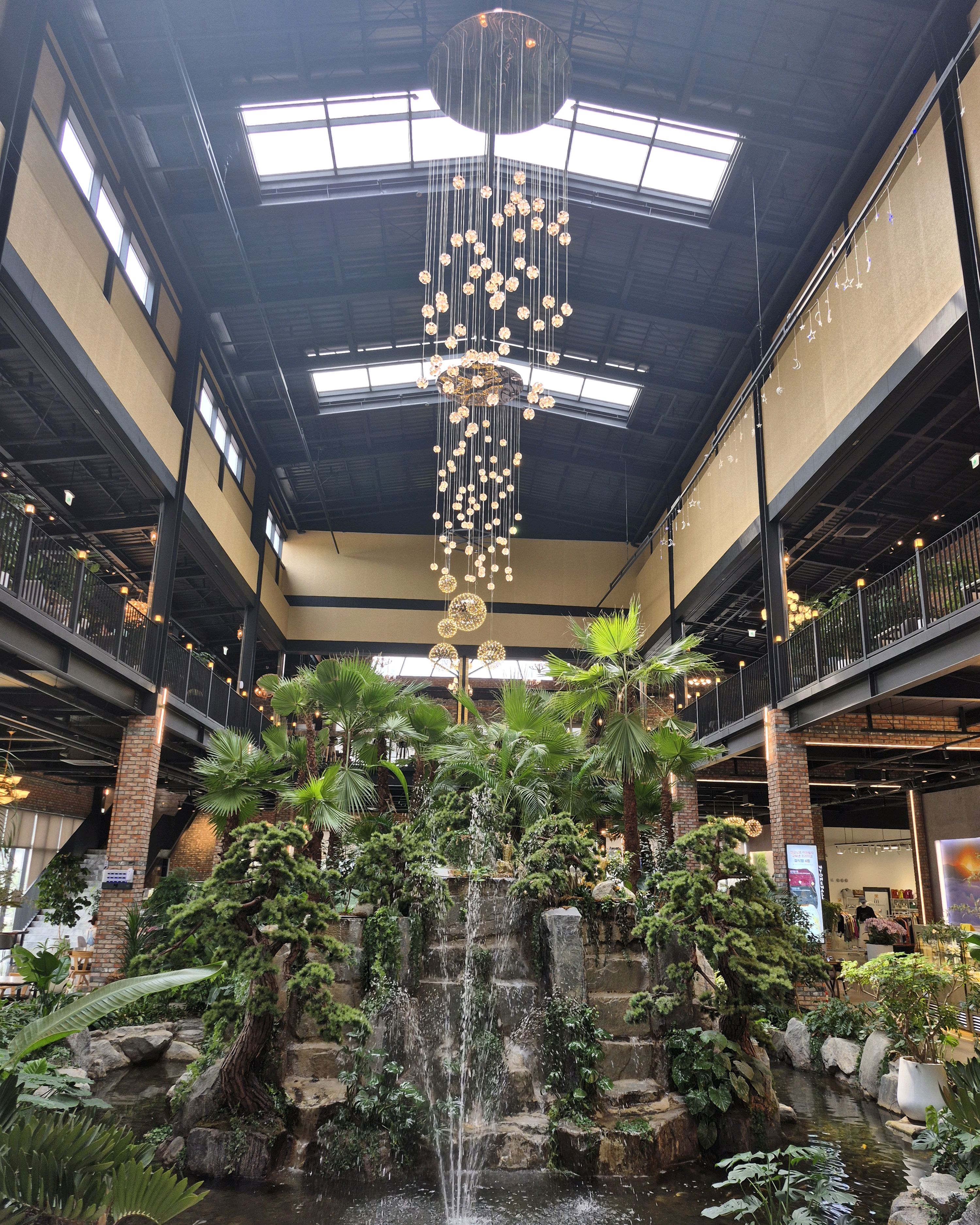 이천 경춘당의 빵과 음료 모습