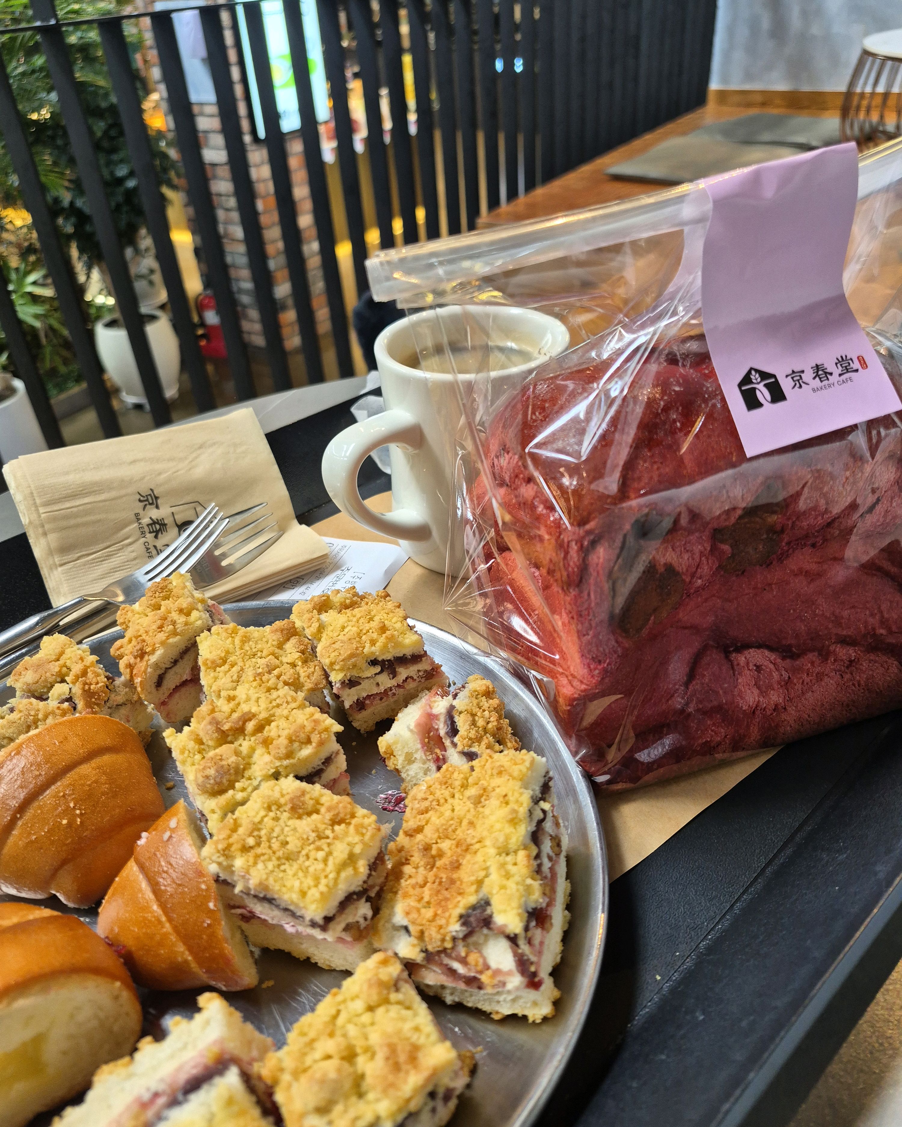 이천 경춘당의 다양한 디저트와 음료 비주얼