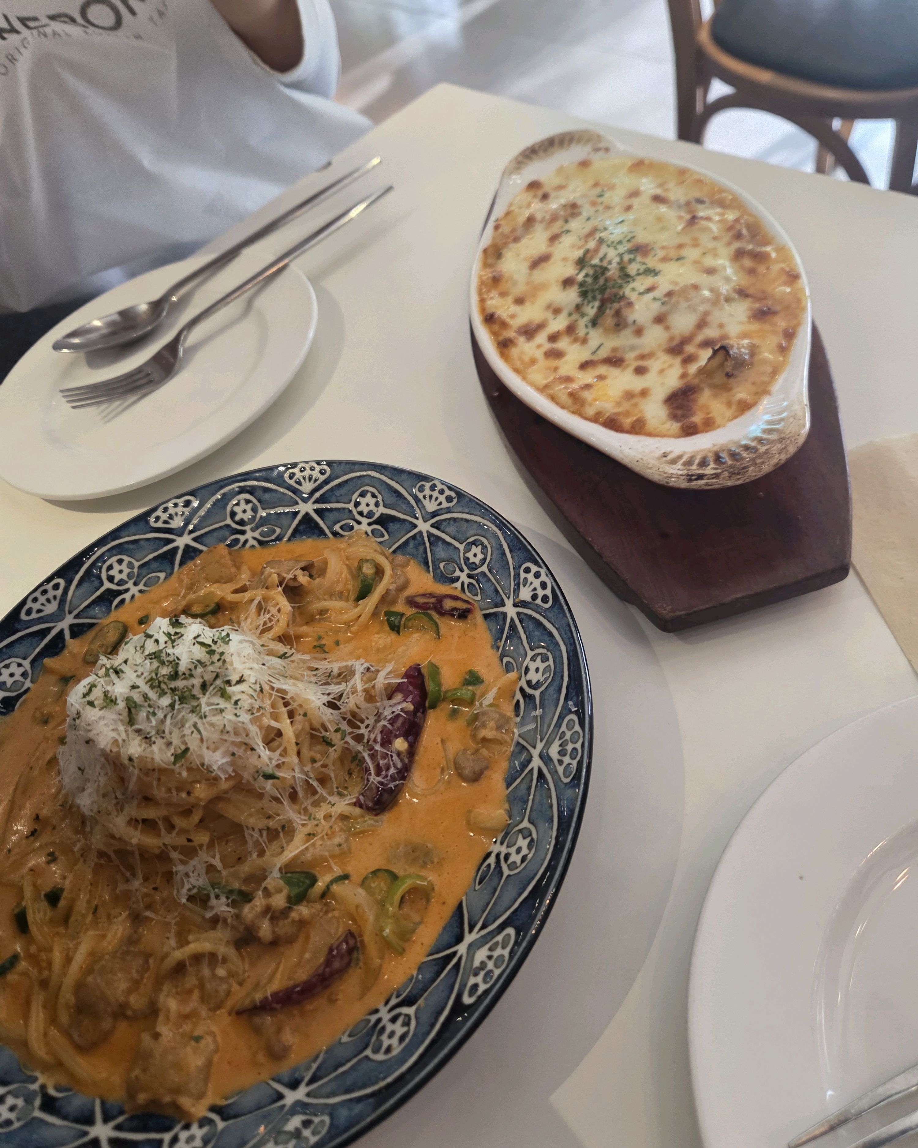 풍성하게 담긴 파스타