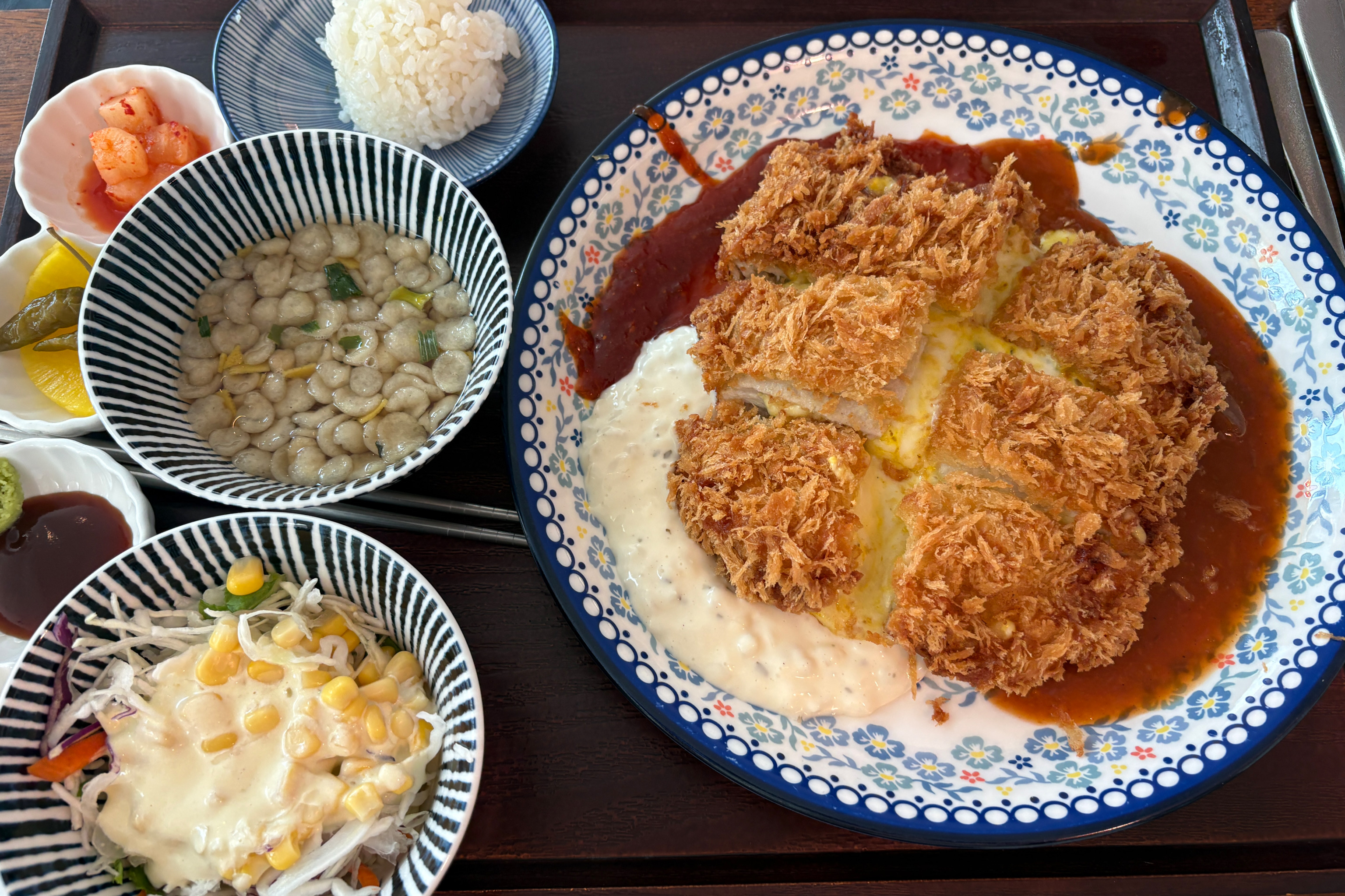 다양한 종류의 돈까스 메뉴