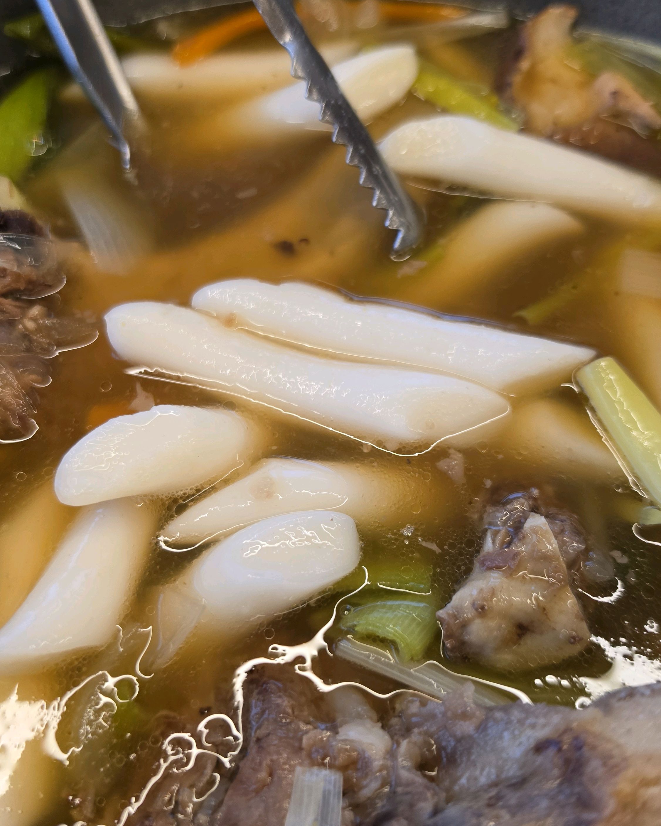 갈비찜과 함께 나온 밥과 밑반찬