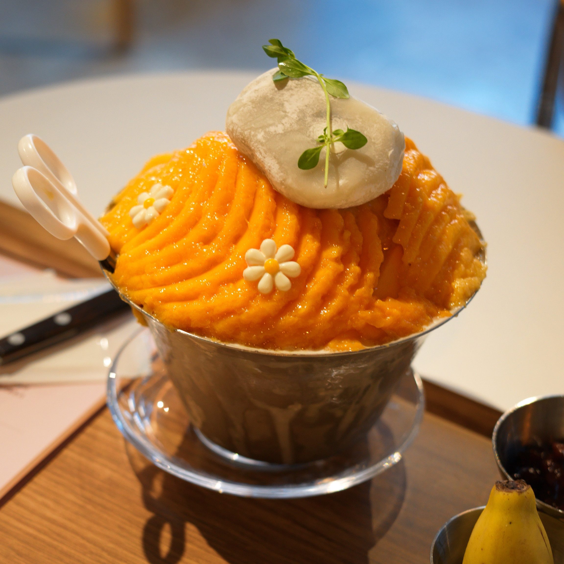 Apple mango bingsu