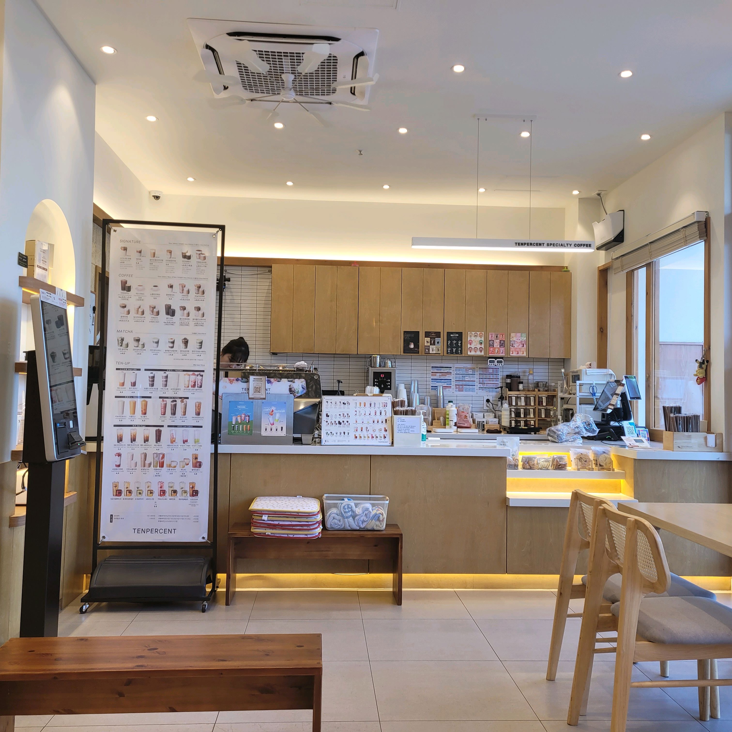 텐퍼센트커피 속초시티프라디움점 (Tenpercent Coffee Sokcho City Pradium) 7