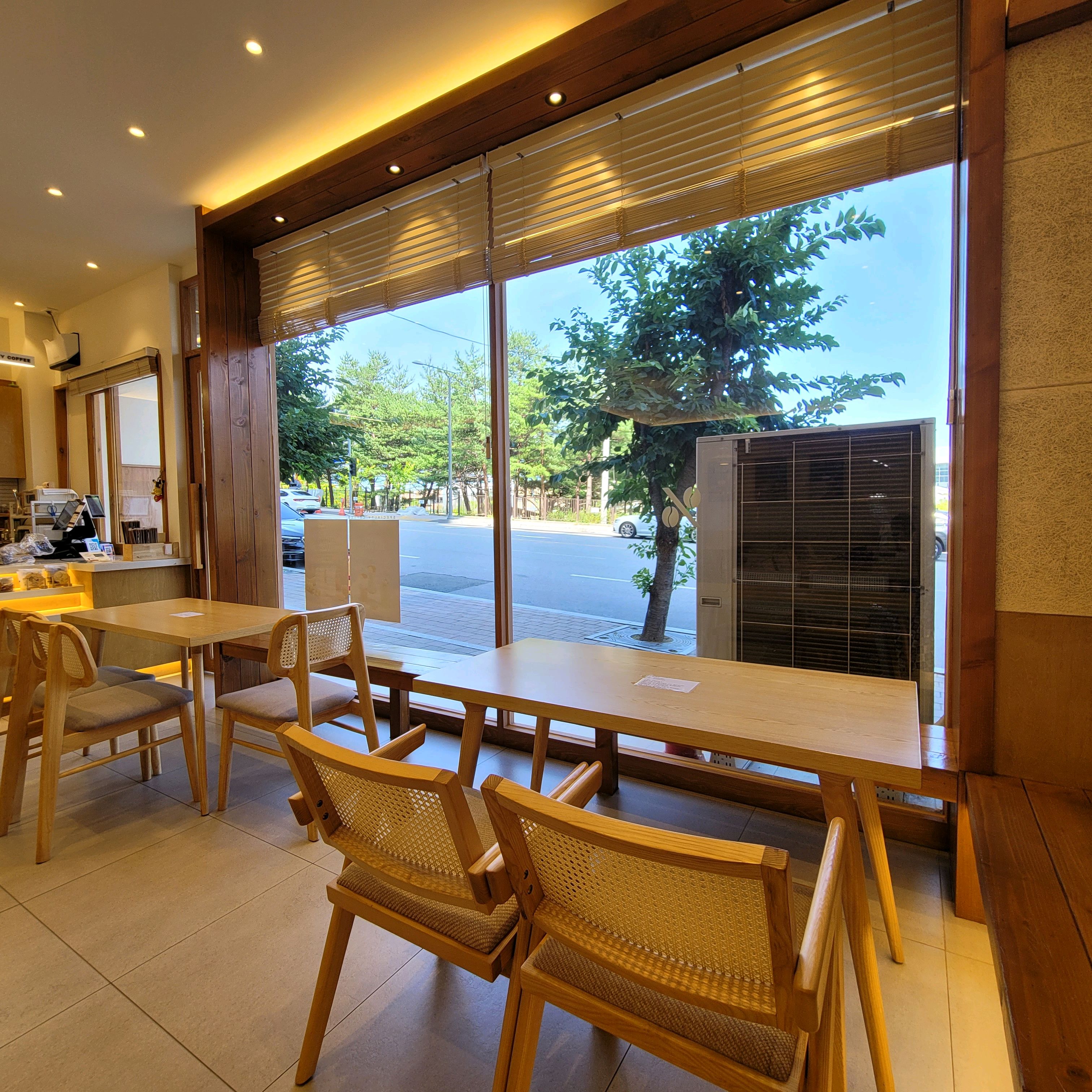 텐퍼센트커피 속초시티프라디움점 (Tenpercent Coffee Sokcho City Pradium) 9