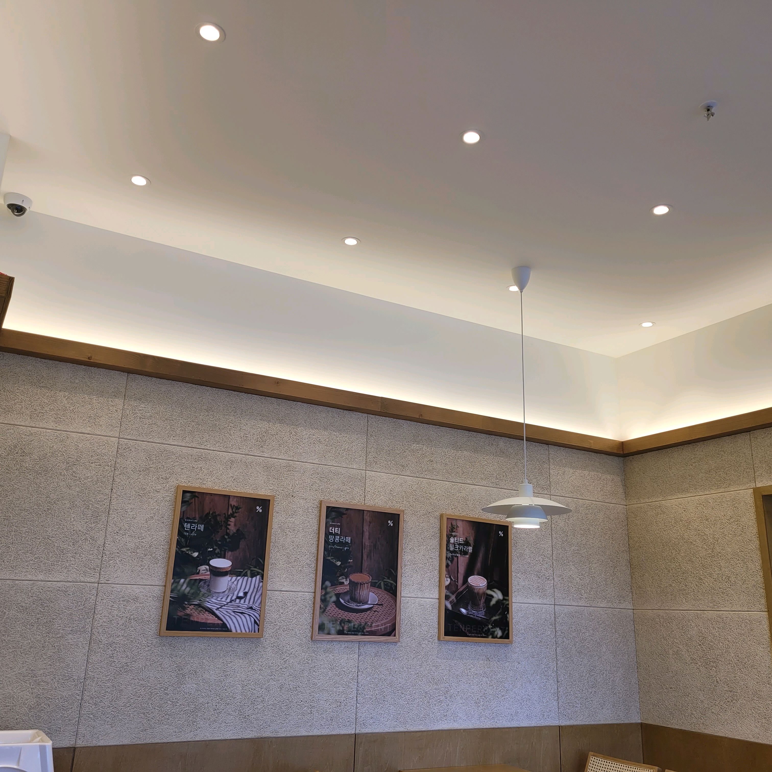 텐퍼센트커피 속초시티프라디움점 (Tenpercent Coffee Sokcho City Pradium) 8